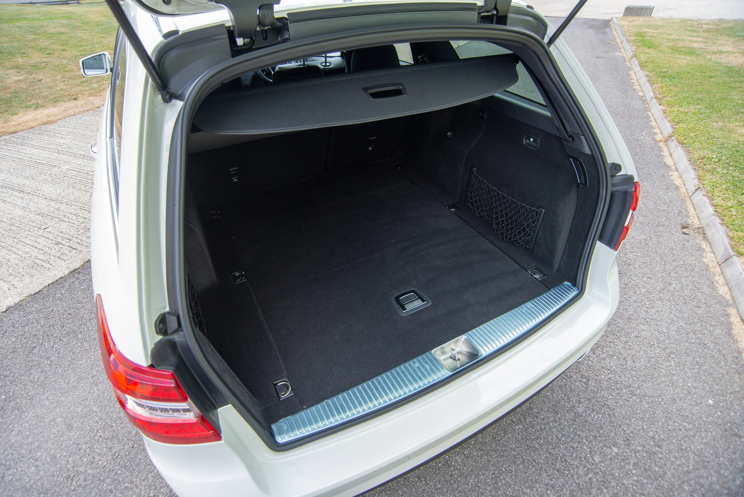 Mercedes E350 Estate.jpg