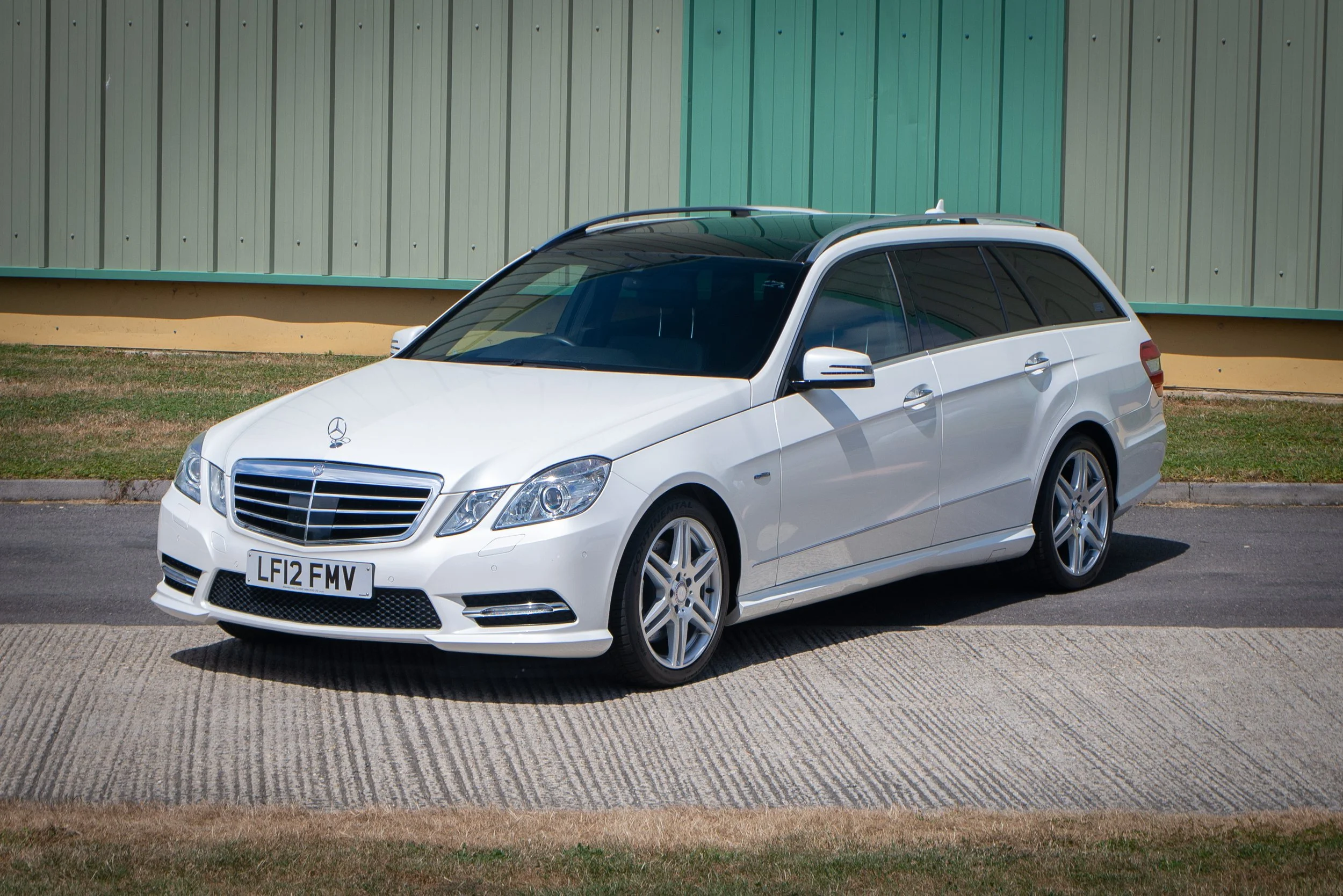 Mercedes E350 Estate 2-8.jpg