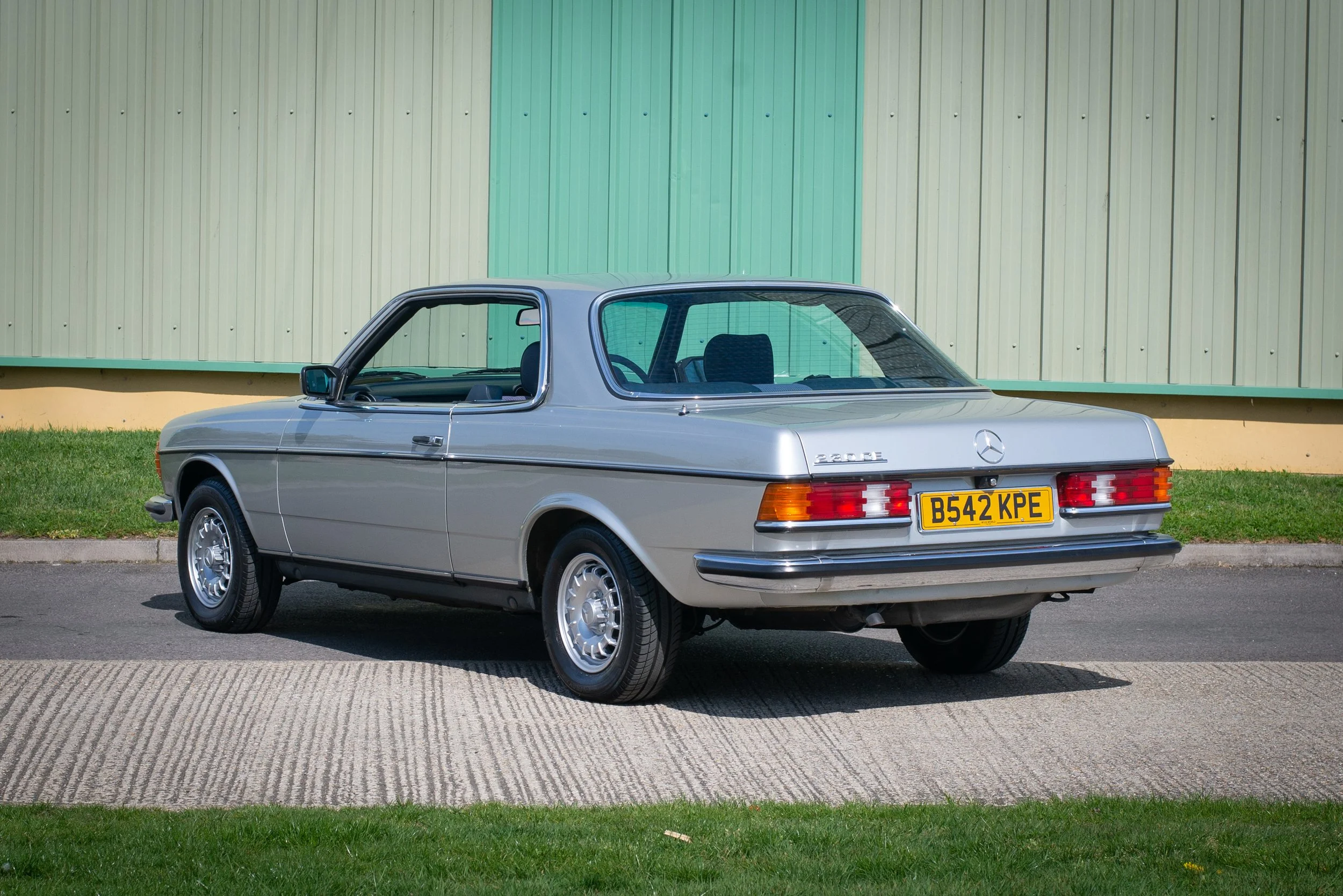 Mercedes 230CE-7.jpg