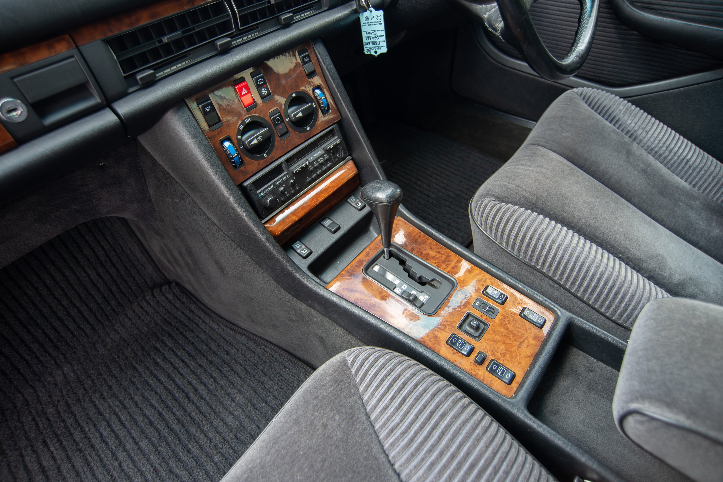 Mercedes 560SEL-10.jpg