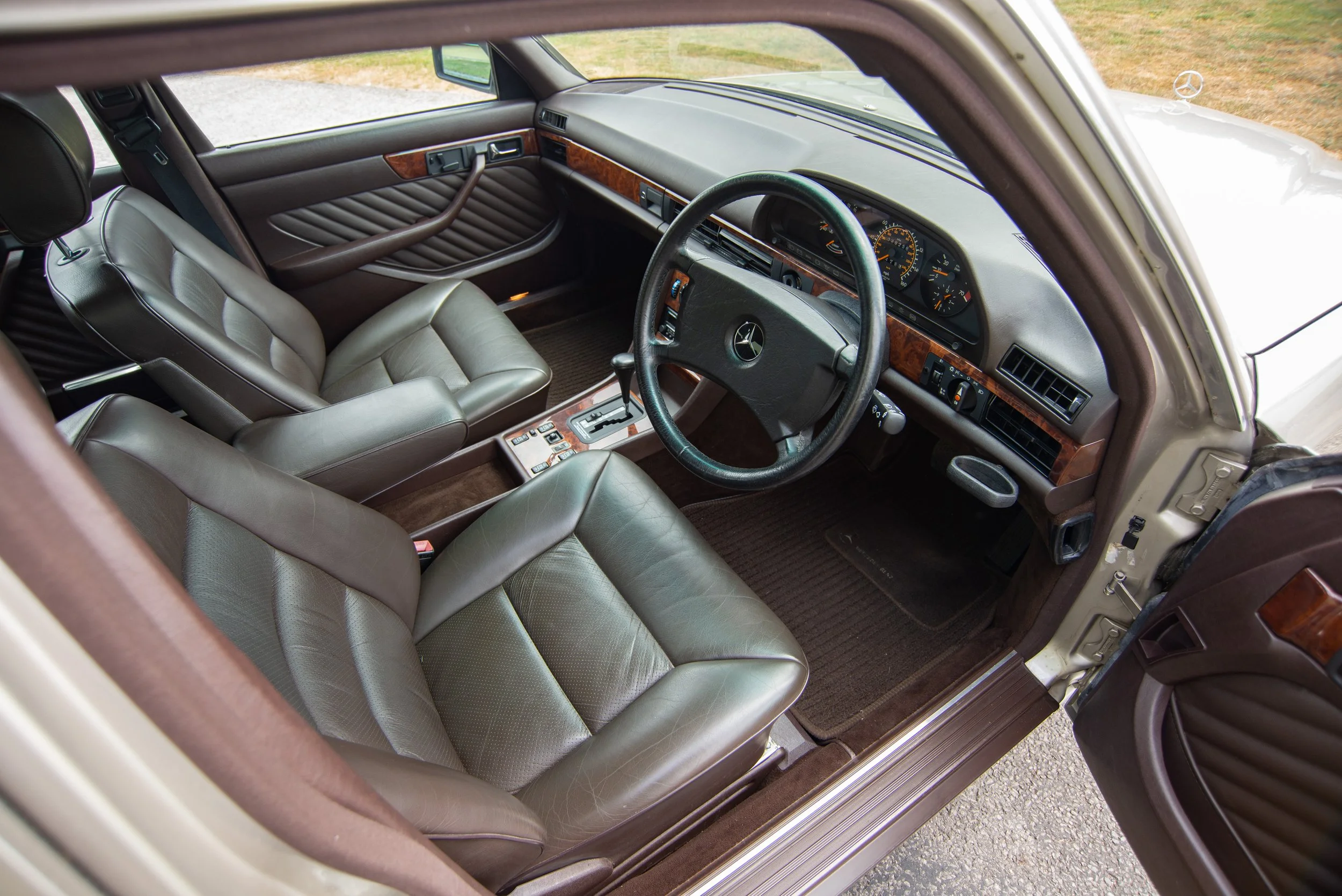 Mercedes 300SEL-2.jpg
