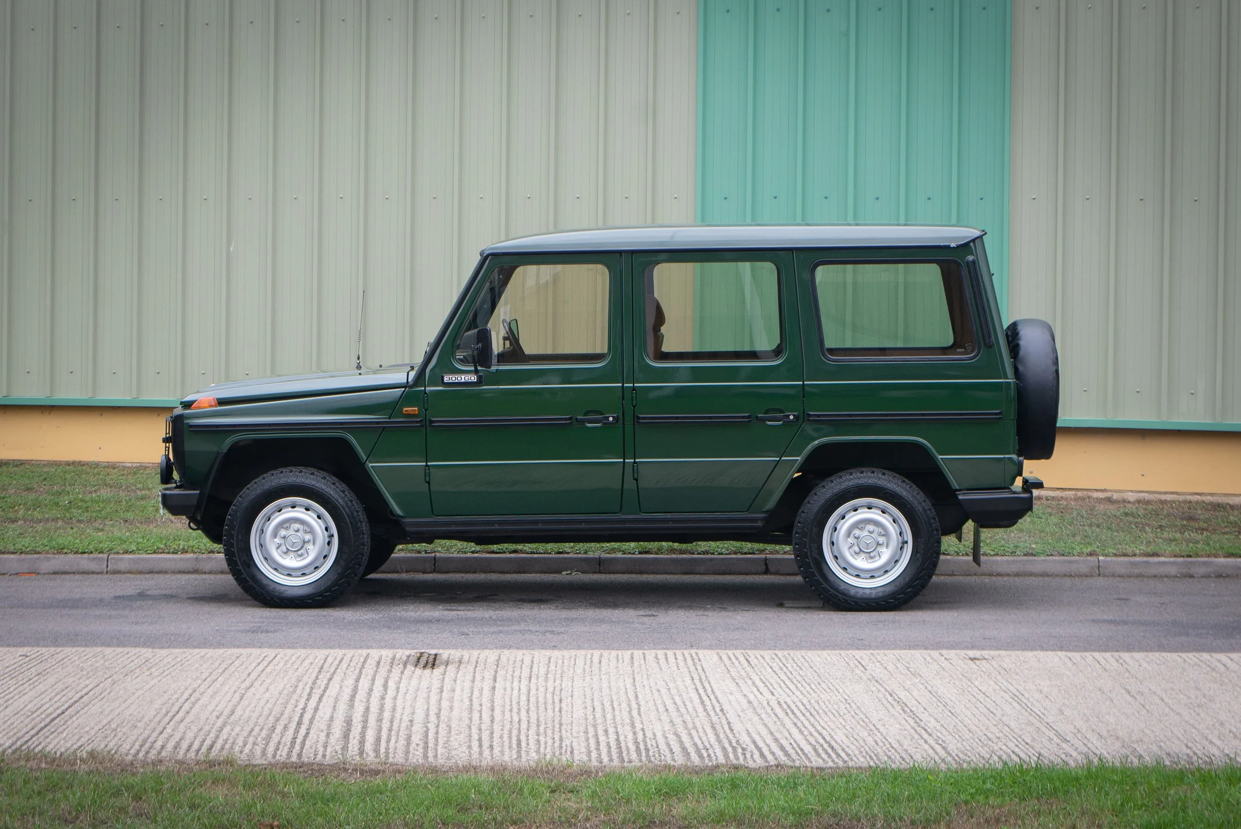 Mercedes 300GD-38.jpg
