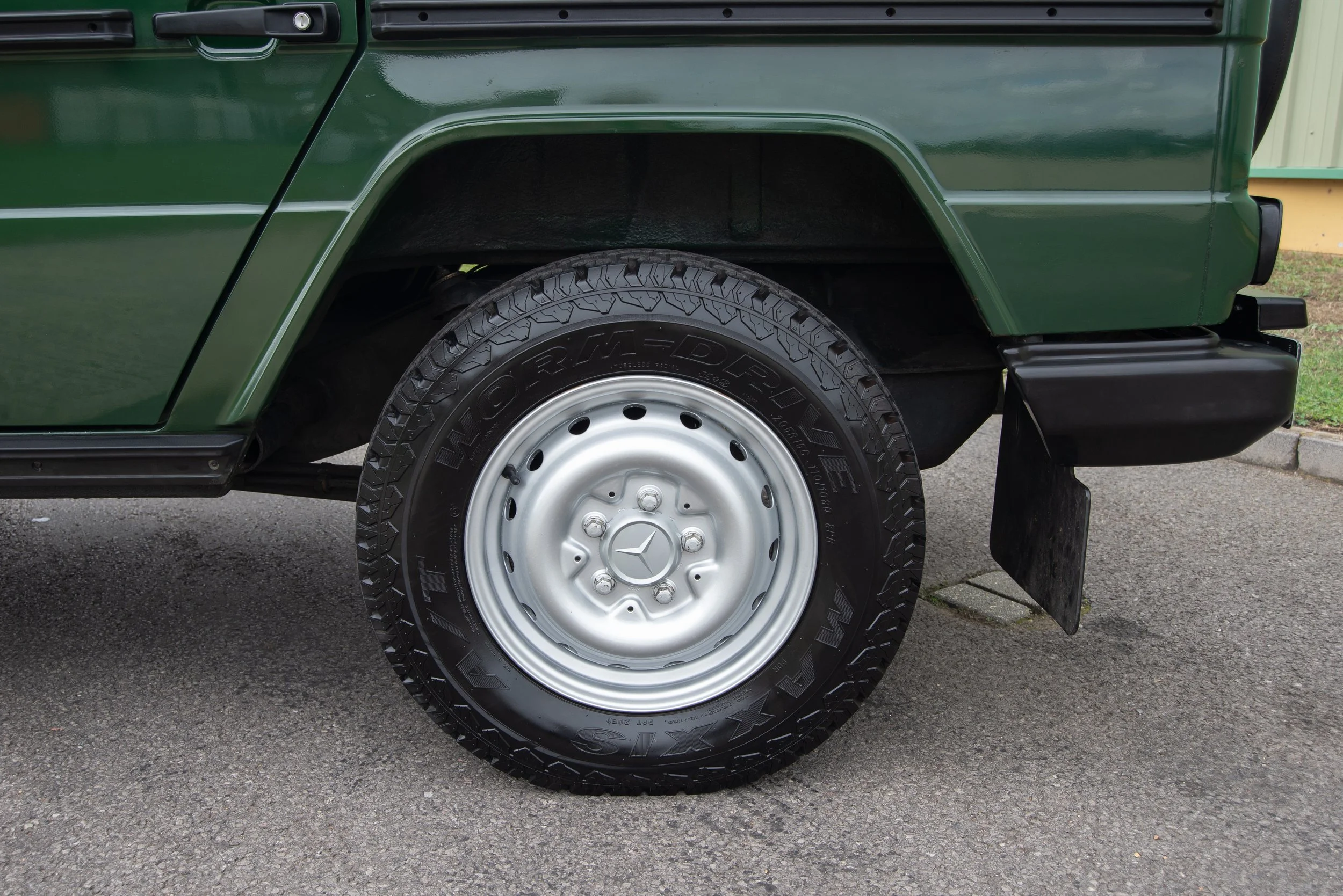 Mercedes 300GD-28.jpg