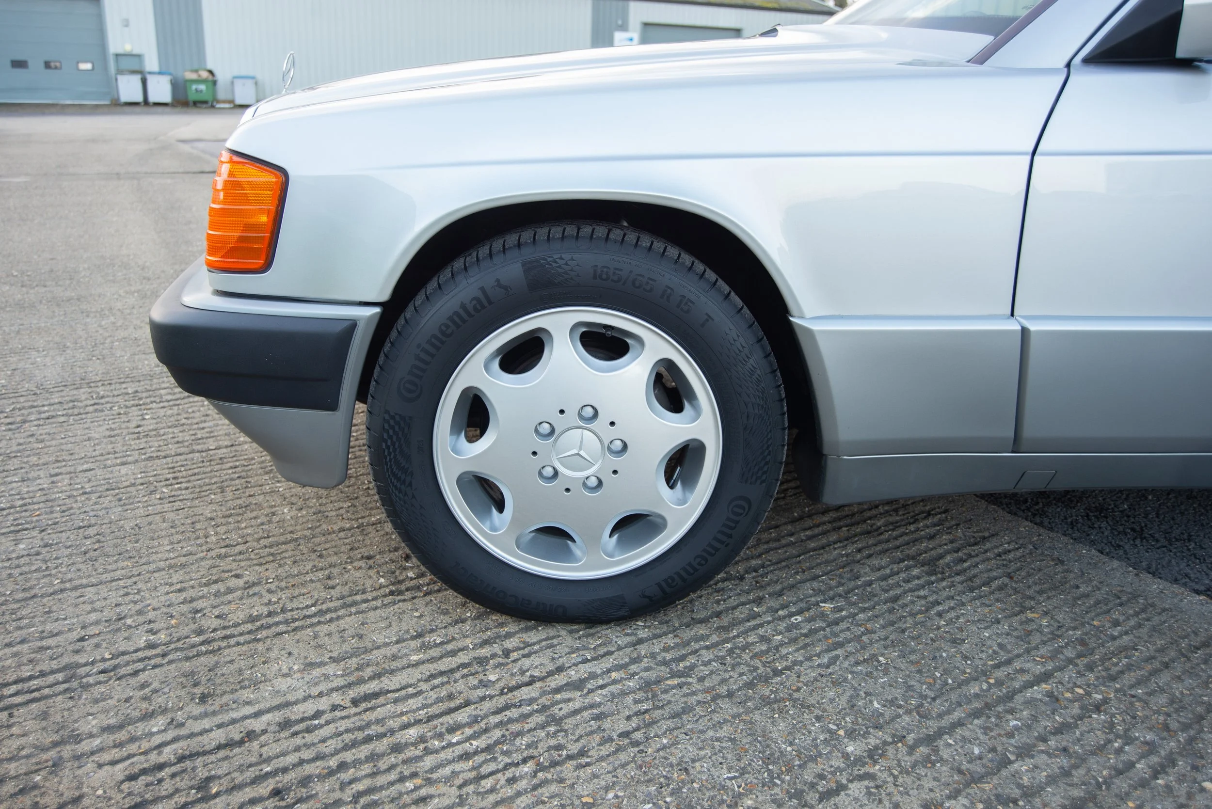 Mercedes 190E 2.0-17.jpg