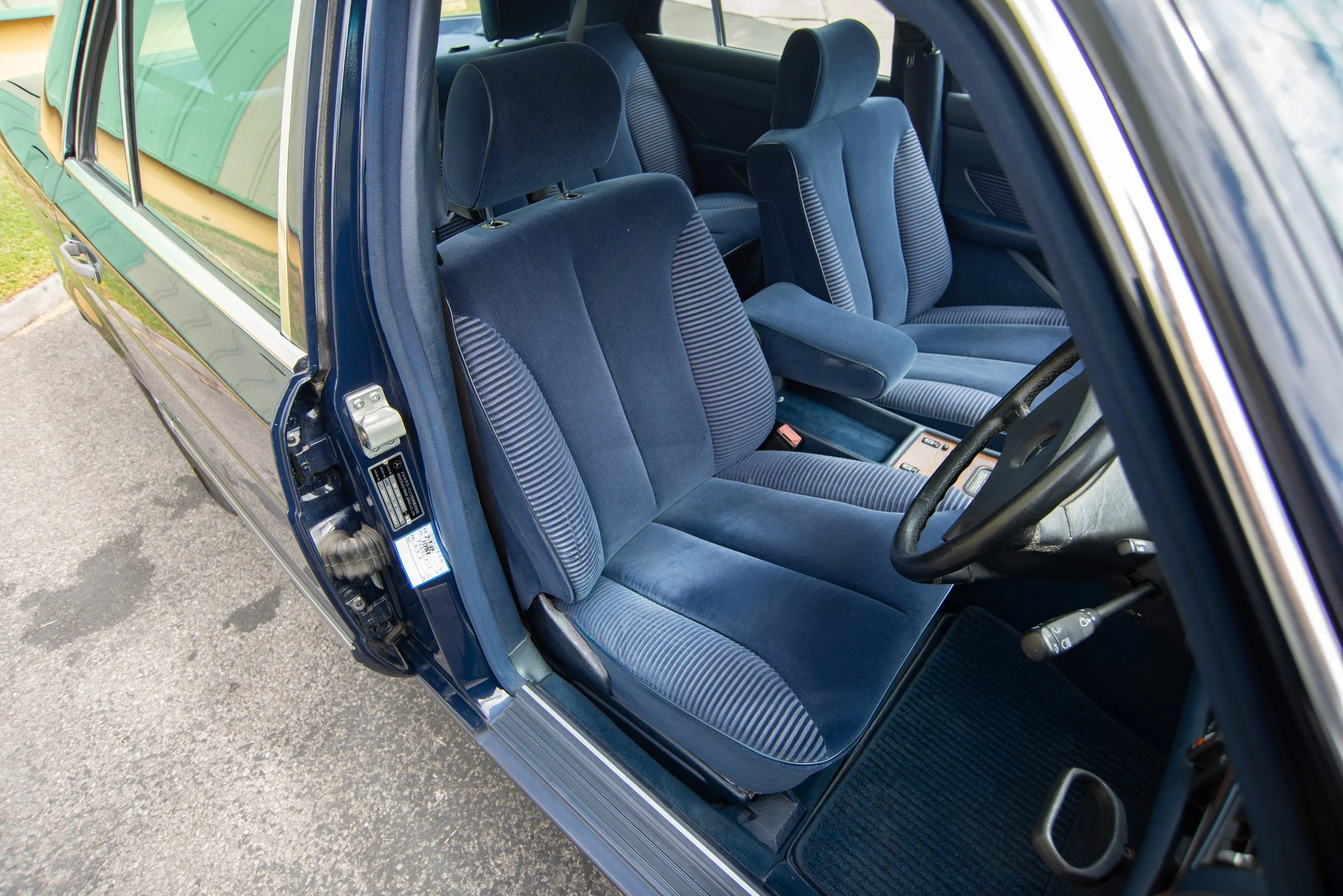 Mercedes 300SE-5.jpg