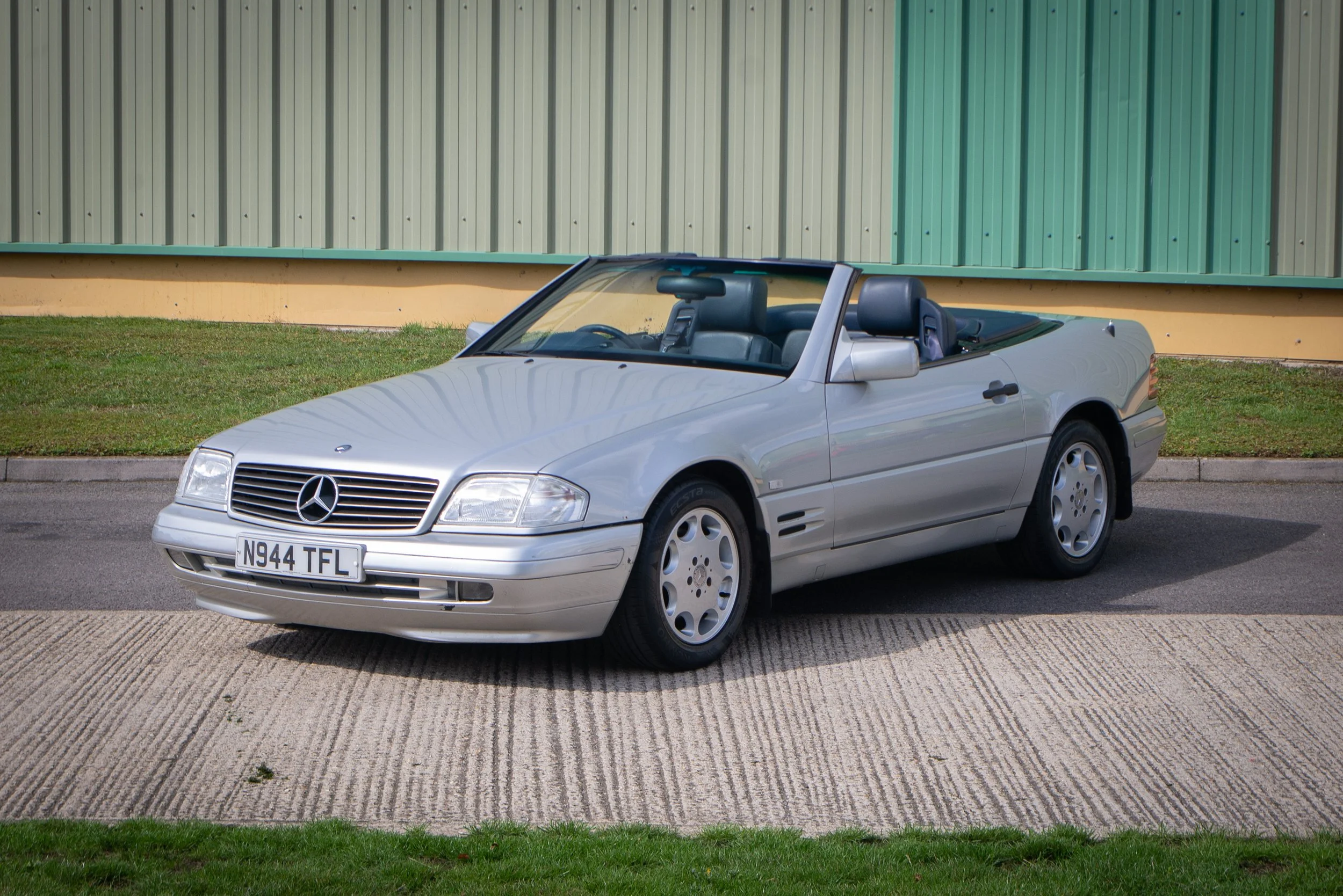 Mercedes SL280-3.jpg