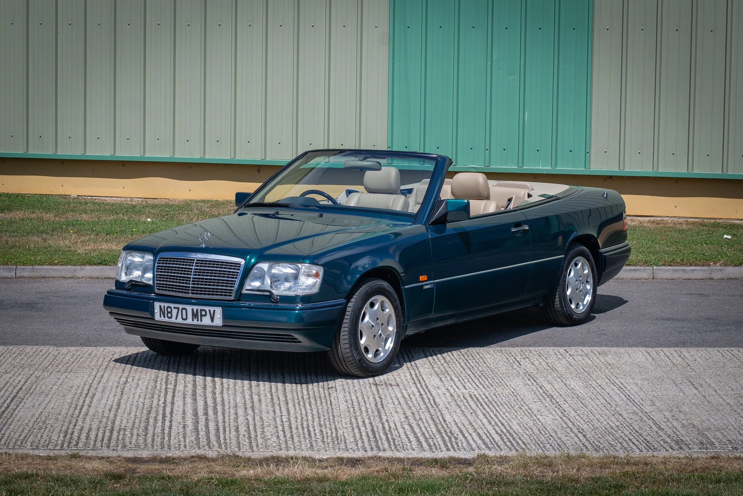 Mercedes E320 Cabriolet.jpg