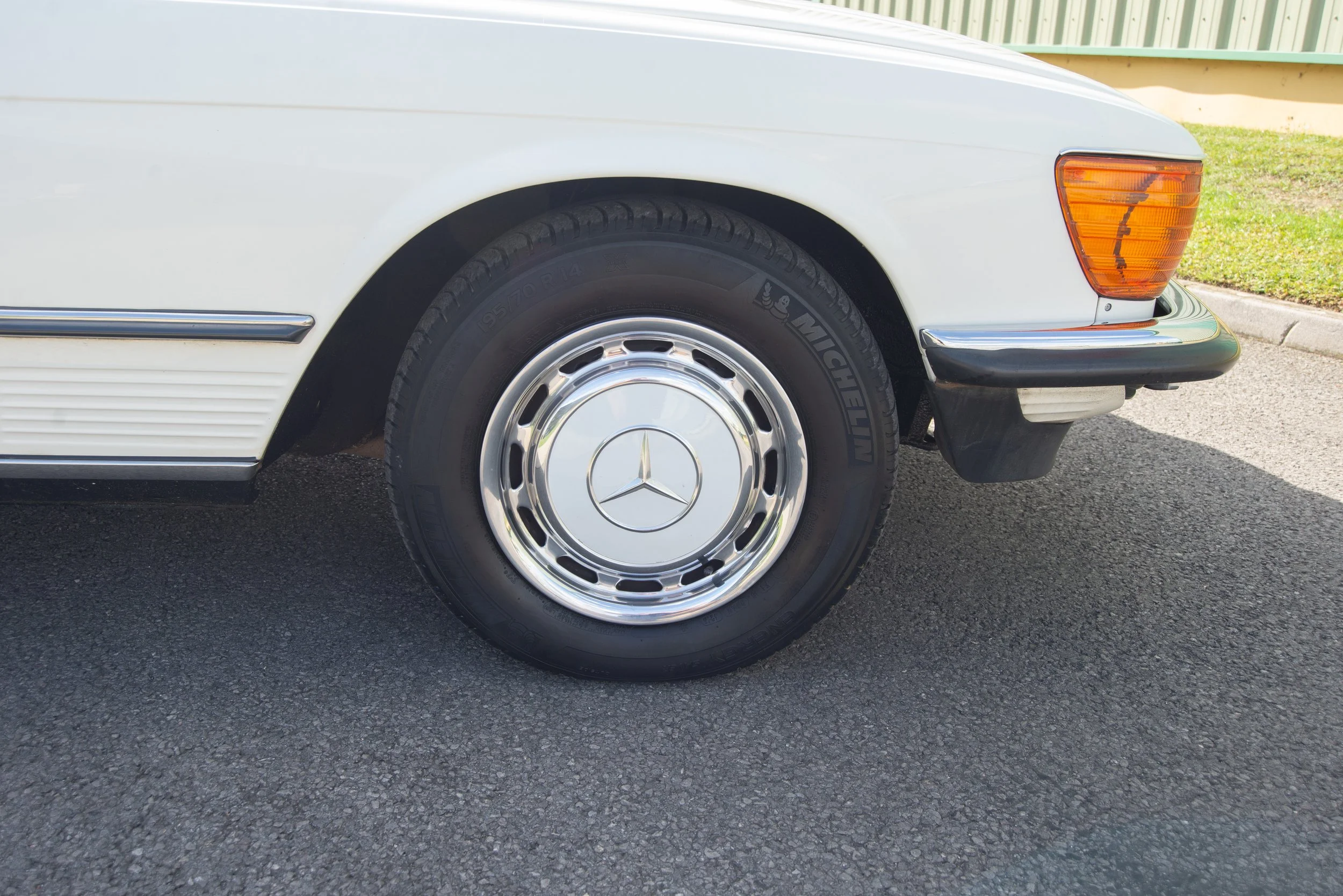 Mercedes 280SL-21.jpg