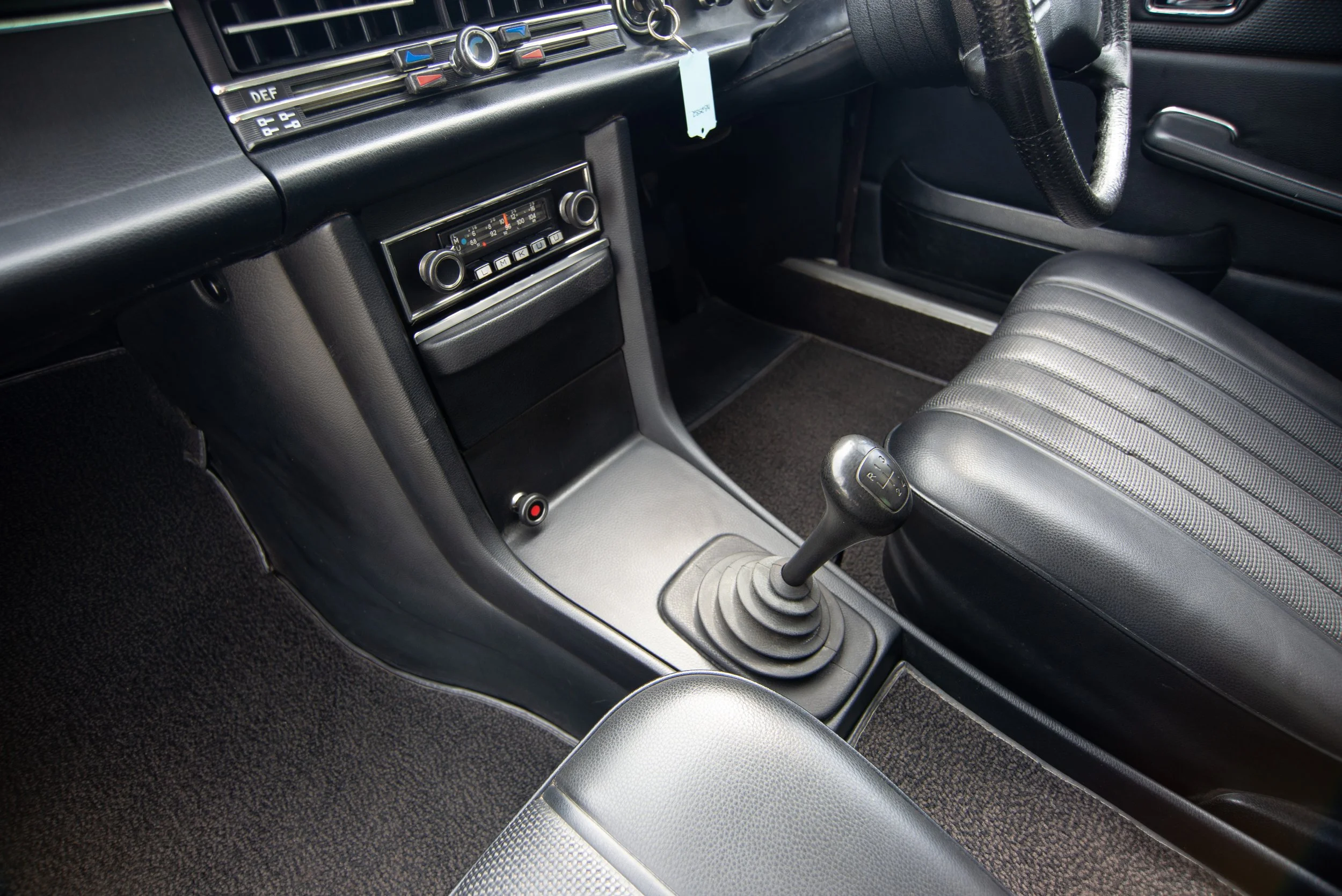Mercedes 240D-15.jpg