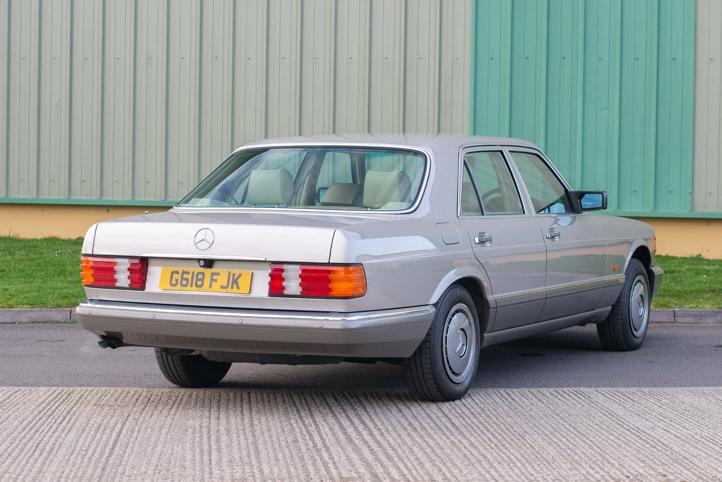 Mercedes 300SE-17.jpg