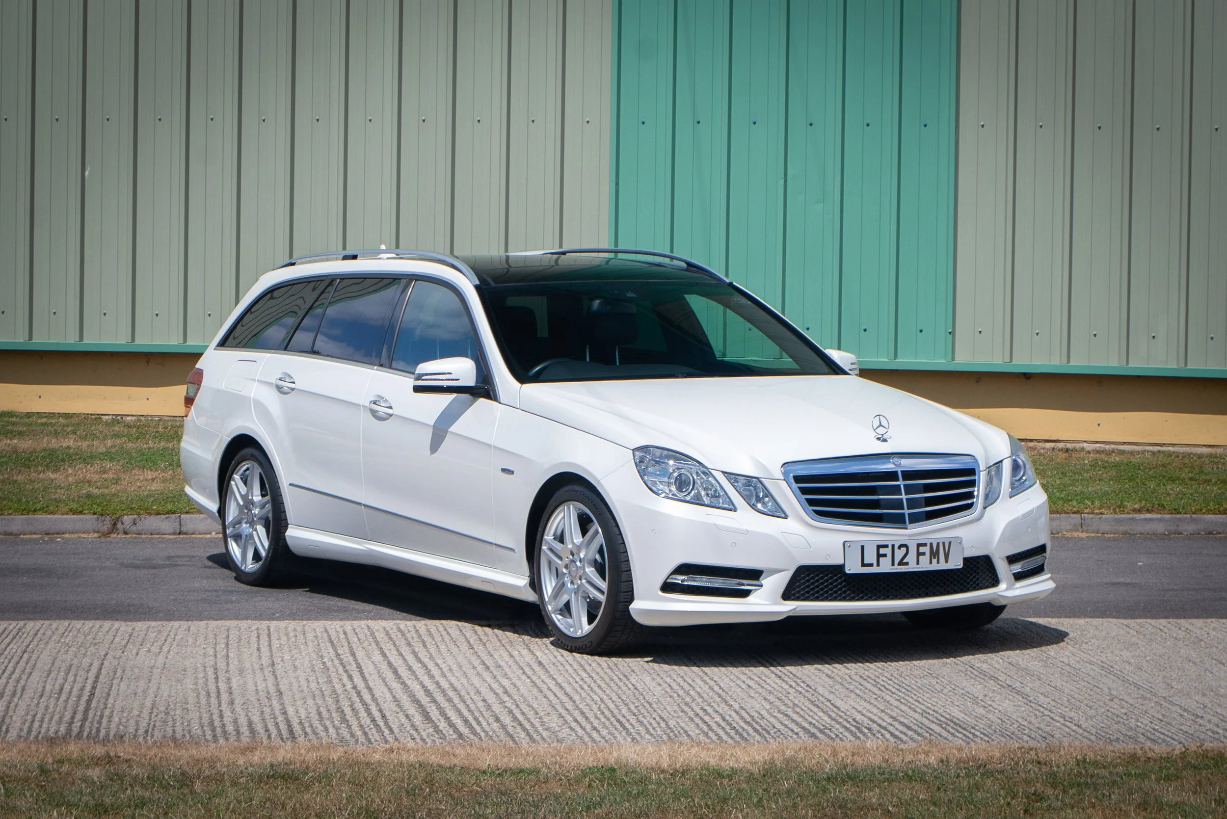Mercedes E350 Estate 2-11.jpg