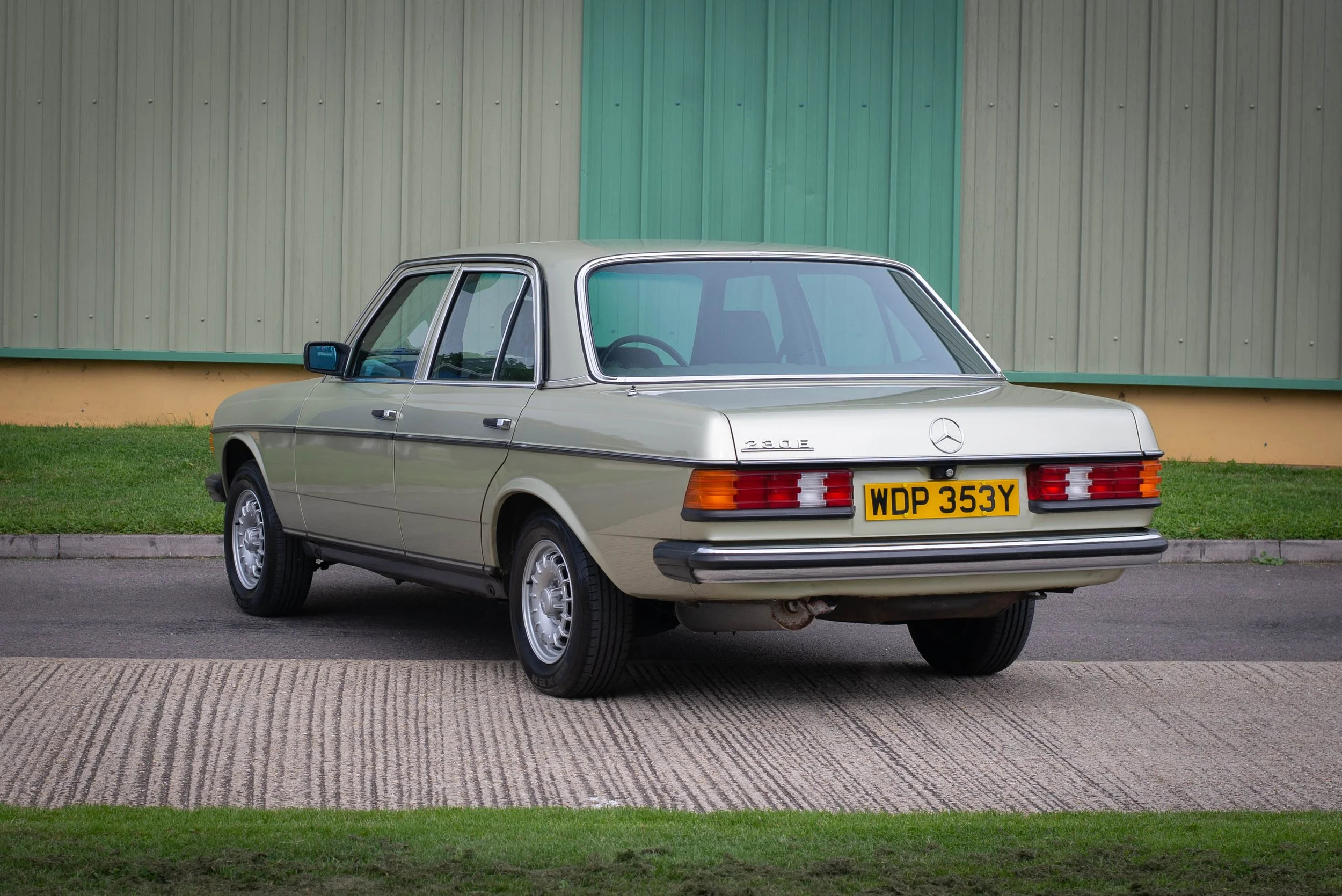 Mercedes 230E2-14.jpg