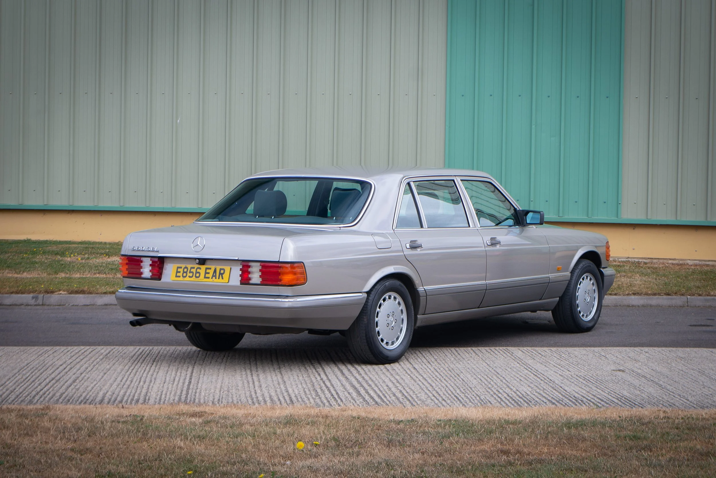 Mercedes 560SEL-35.jpg