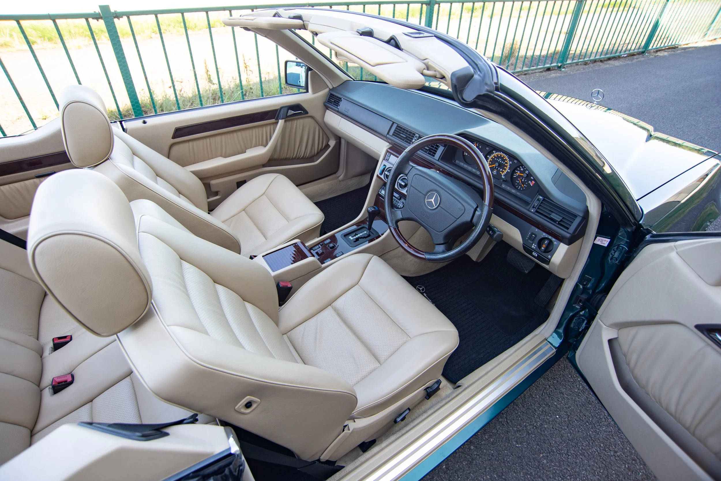 Mercedes E320 Cabriolet2-2.jpg