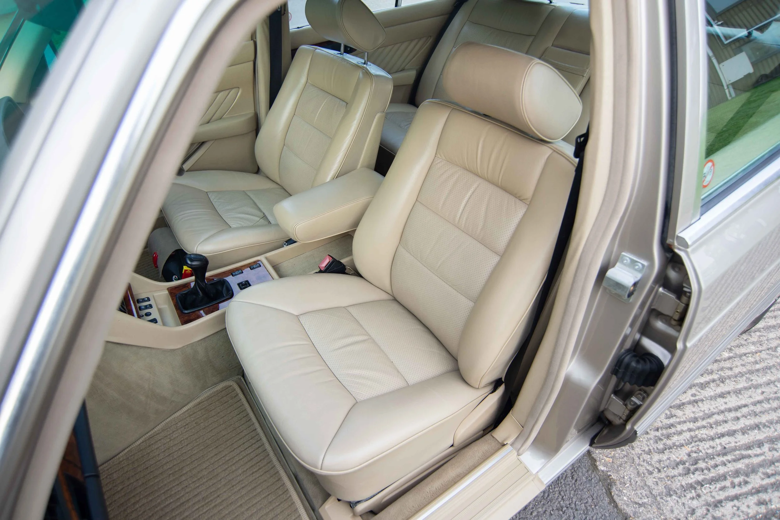 Mercedes 300SE-27.jpg