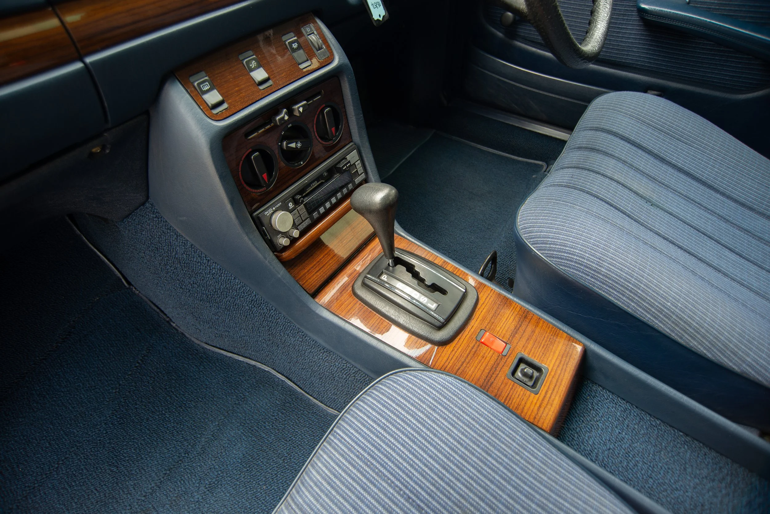 Mercedes 230E-13.jpg