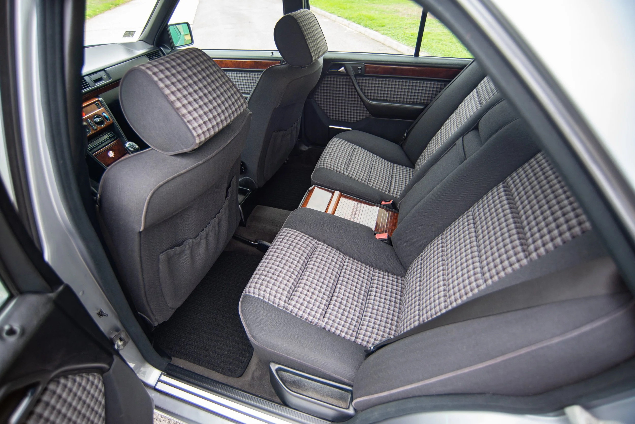 Mercedes 300E 3.4 AMG-5.jpg