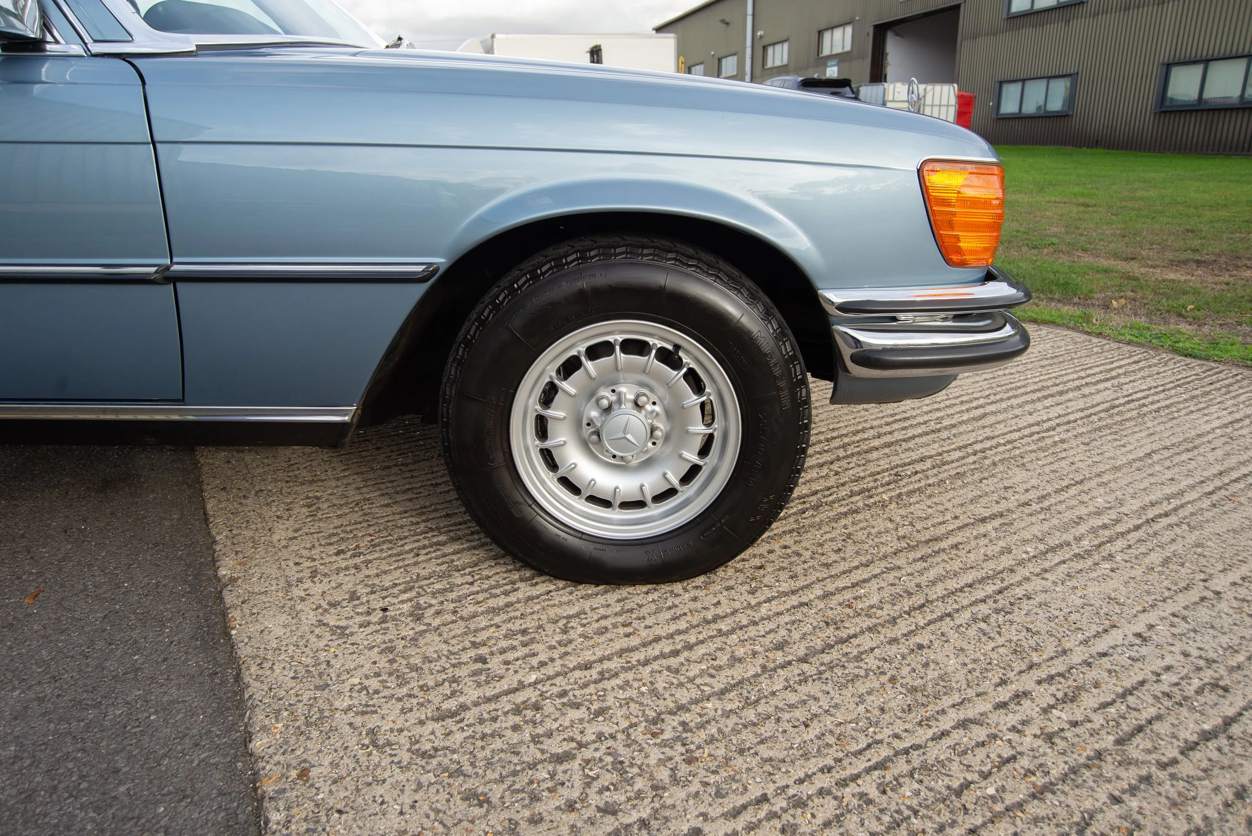 Mercedes 450SEL-20.jpg