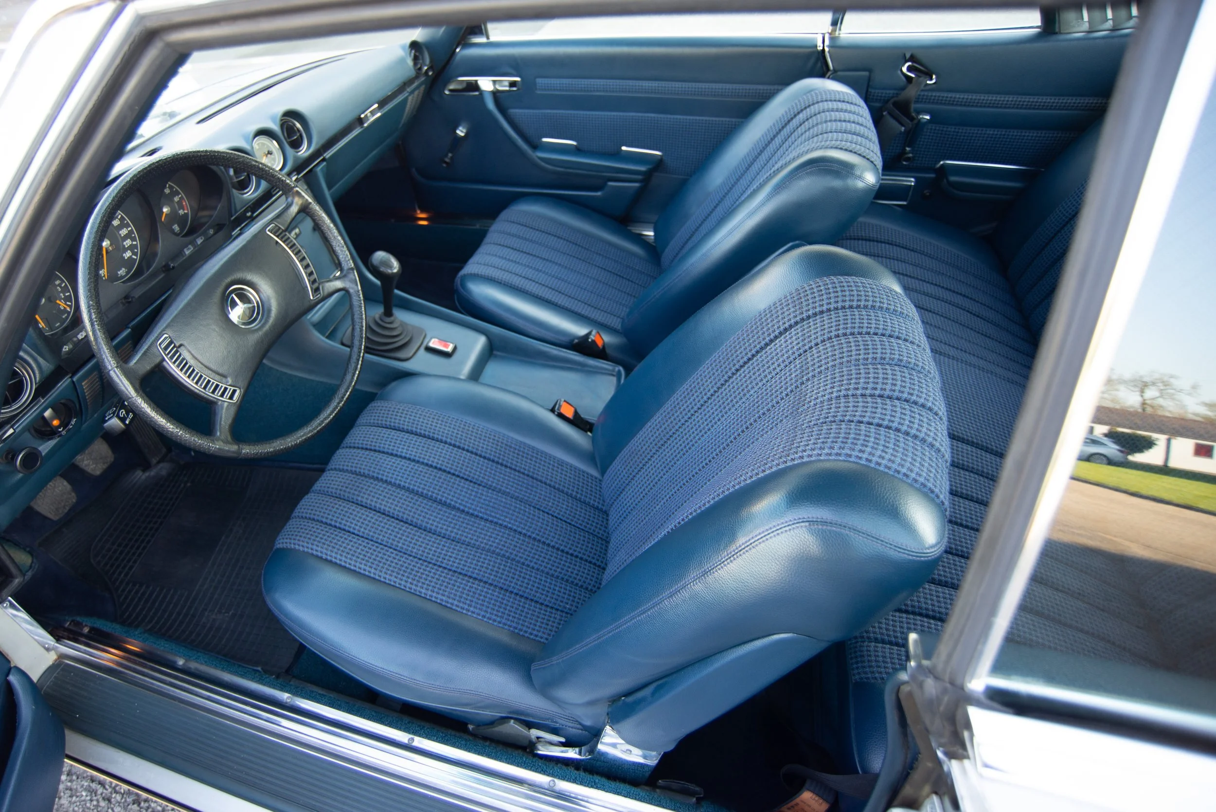Mercedes 350SLC-13.jpg