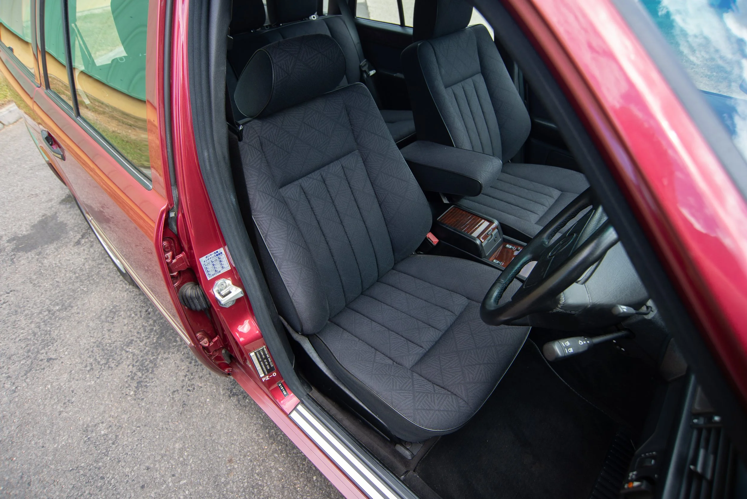 Mercedes E320 Estate-12.jpg