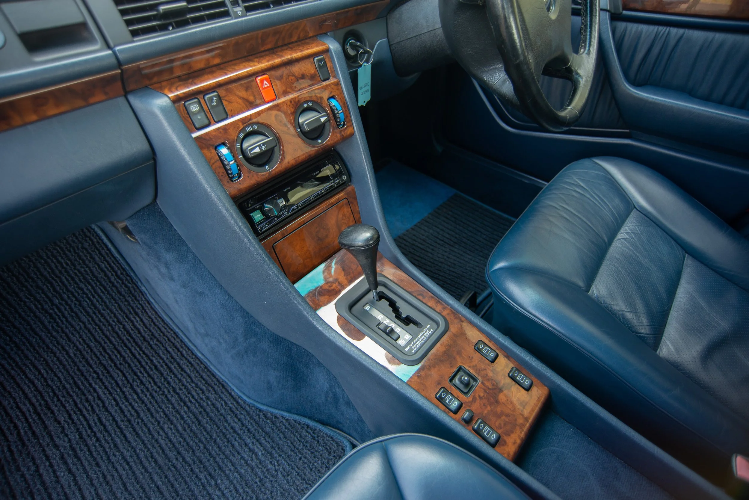 Mercedes 260E 2-19.jpg