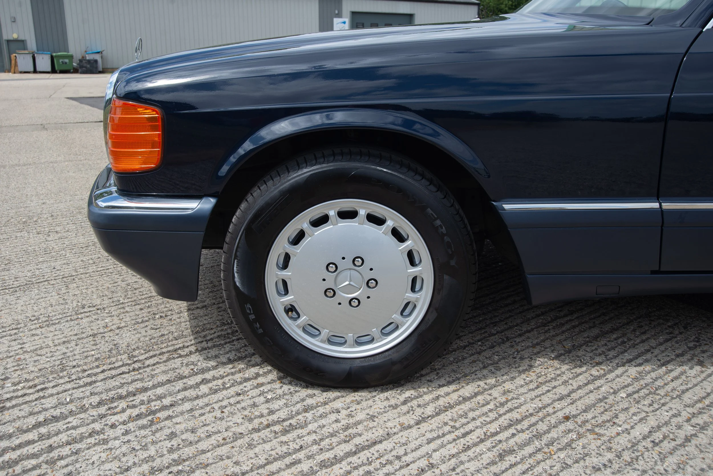 Mercedes 300SE-18.jpg