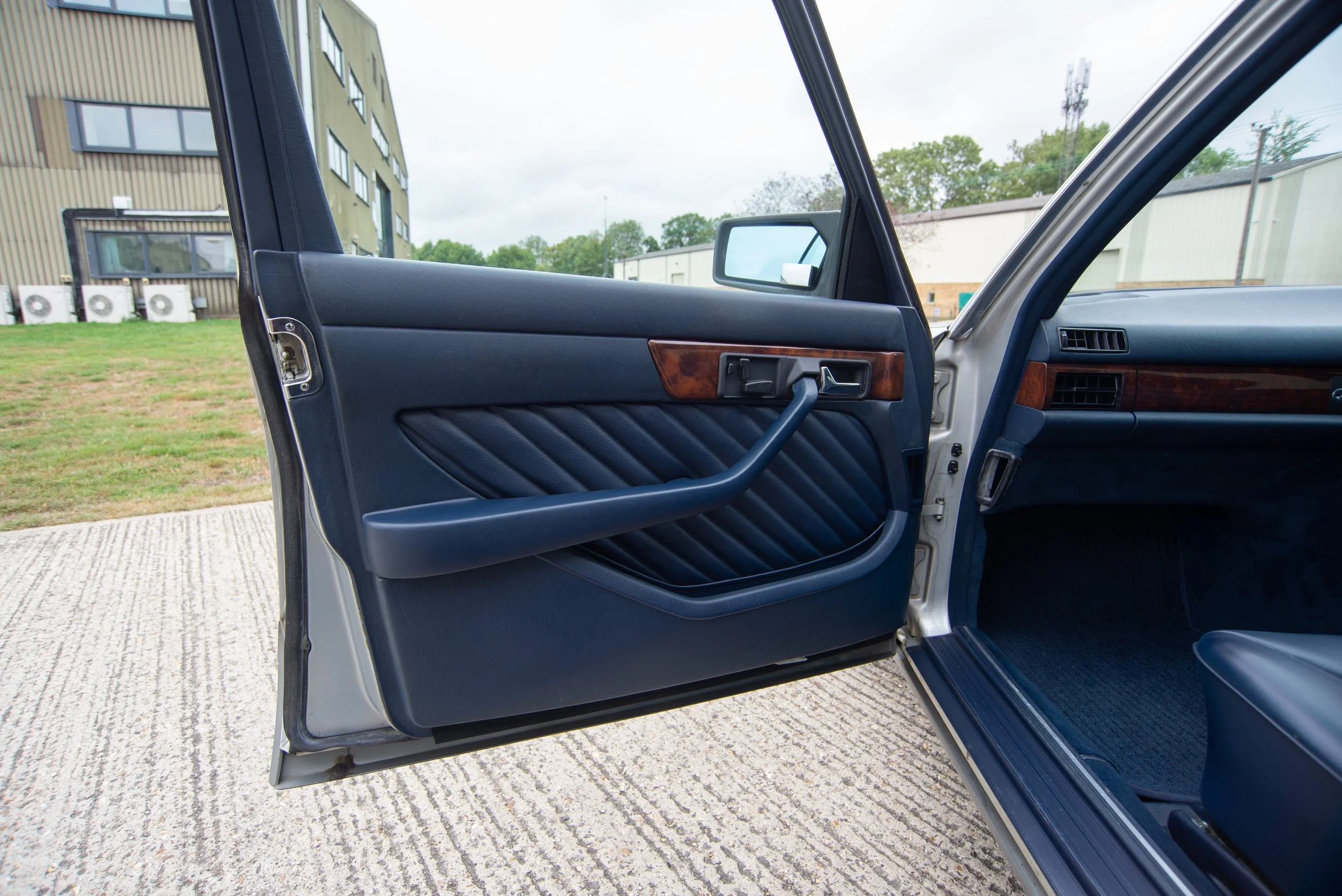 Mercedes 500SE-11.jpg