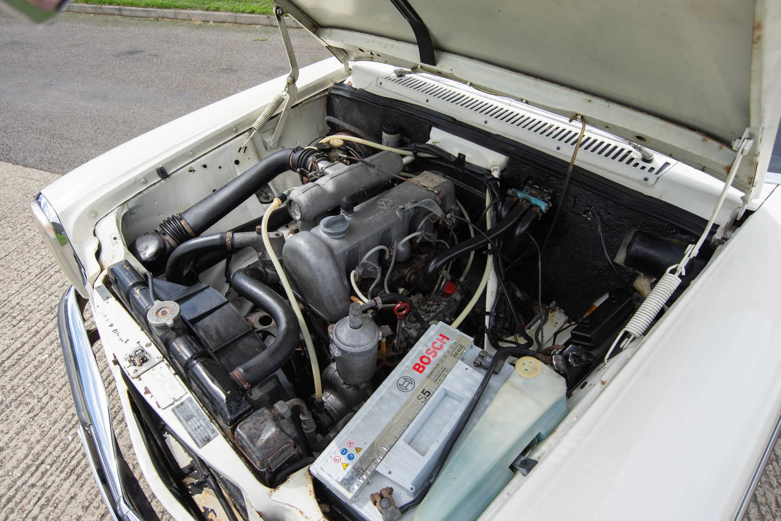 Mercedes 240D-10.jpg