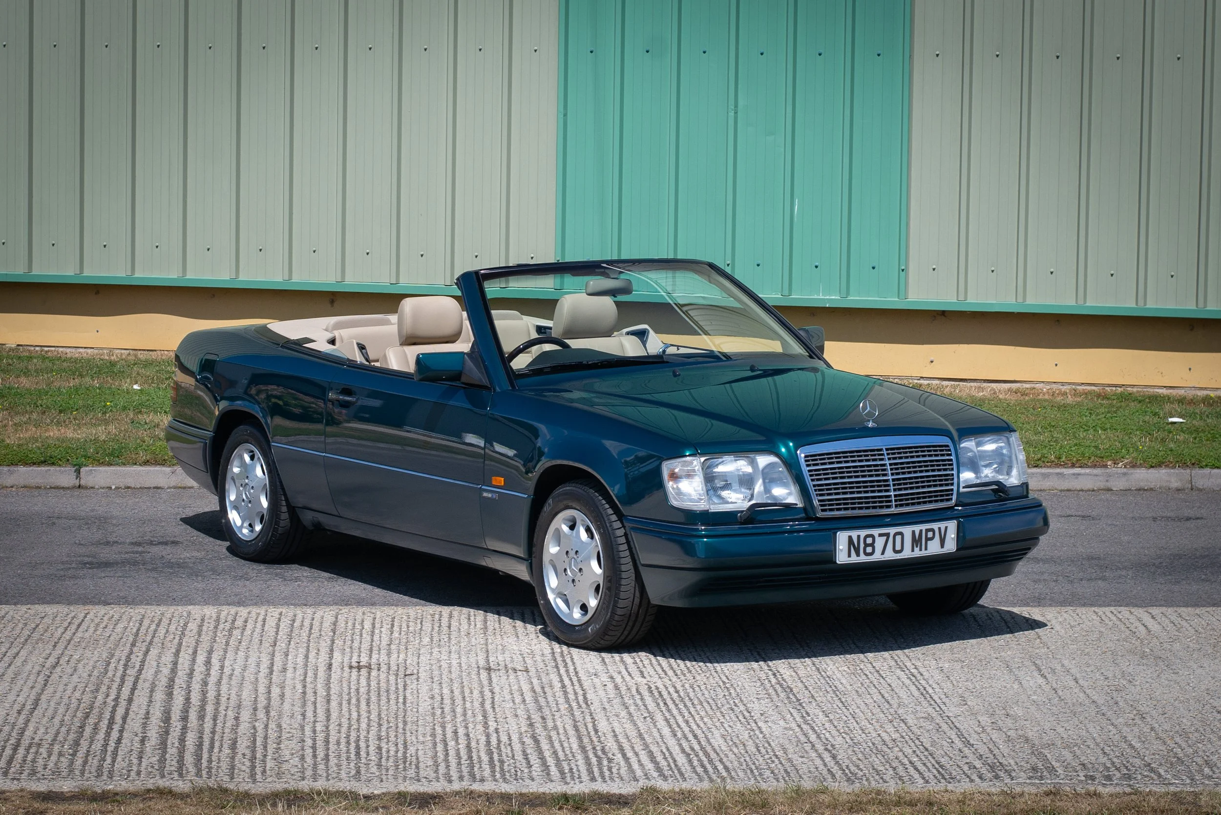 Mercedes E320 Cabriolet-7.jpg