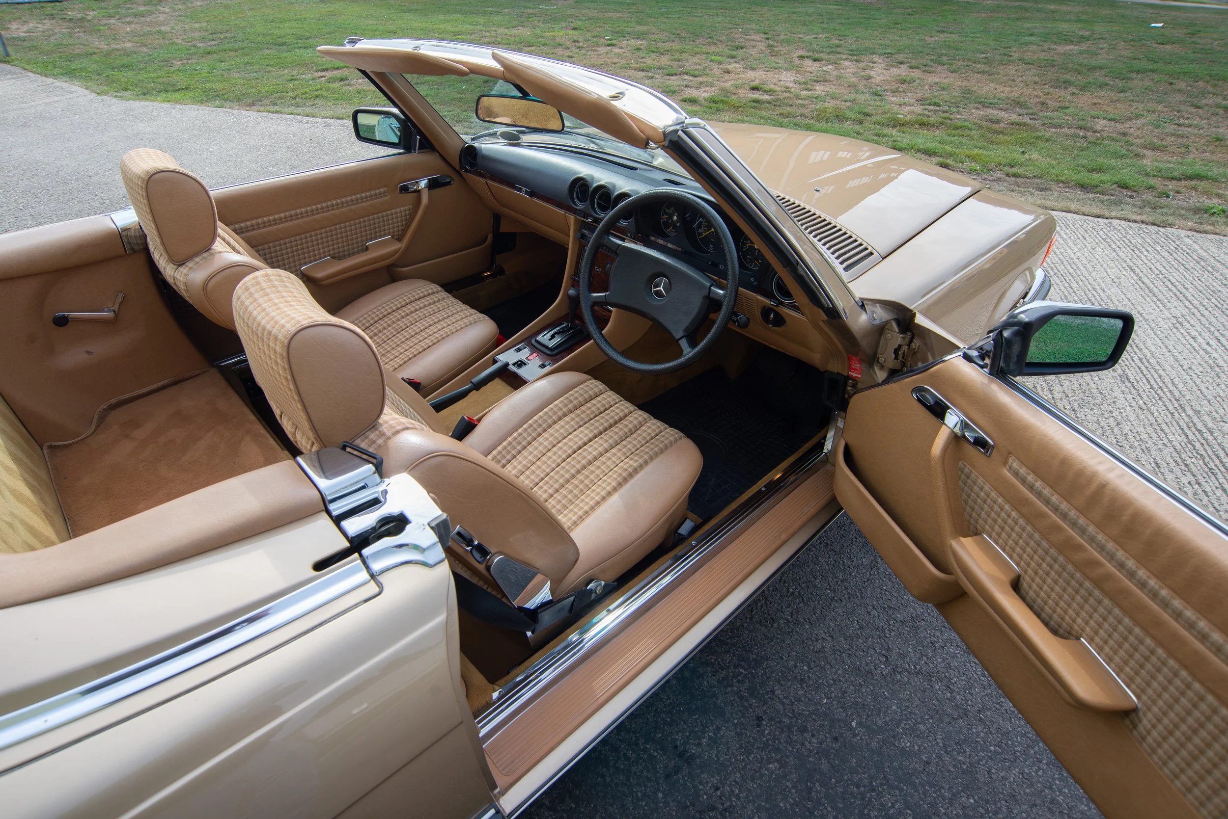 Mercedes 280SL-26.jpg