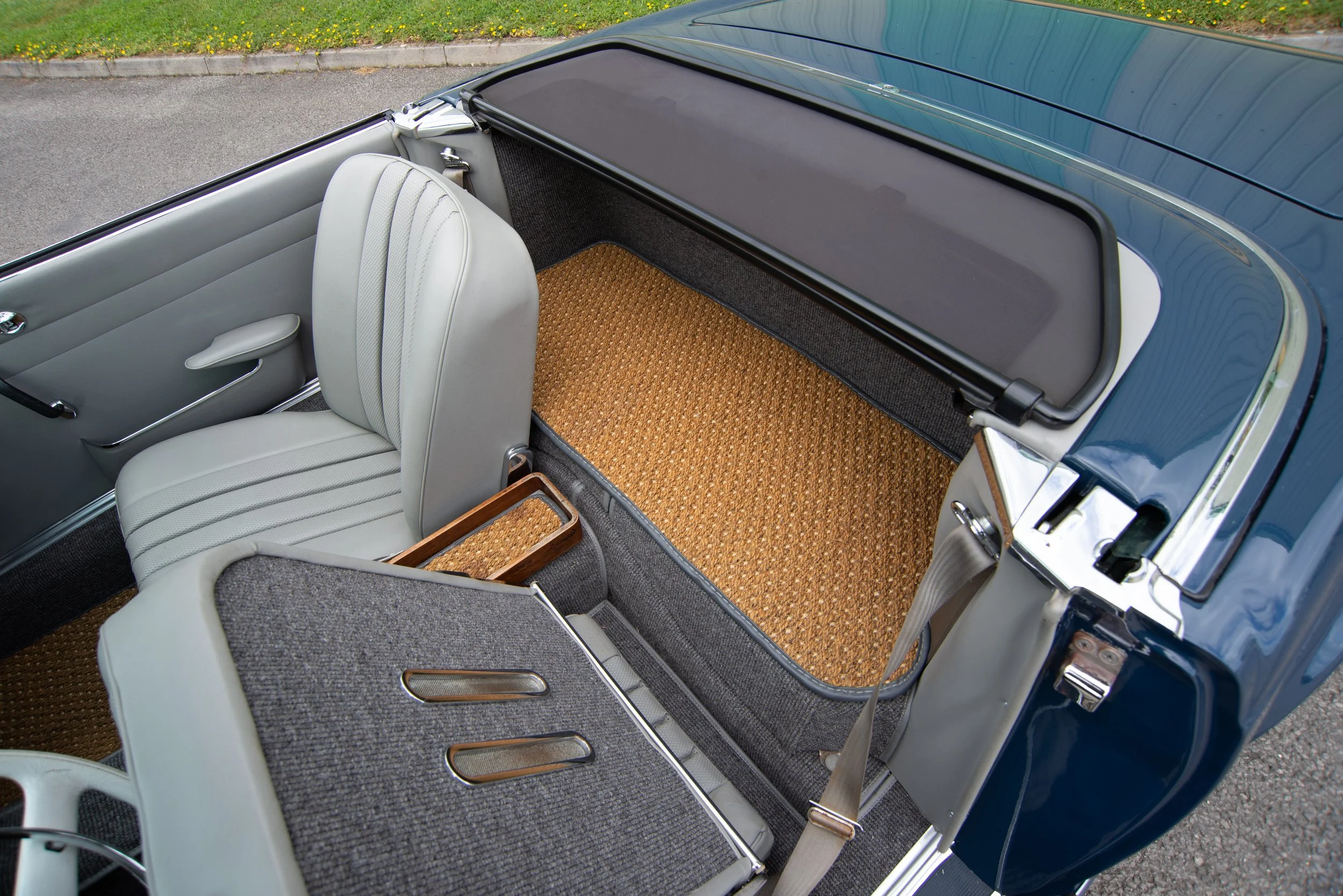 Mercedes 230SL-7.jpg
