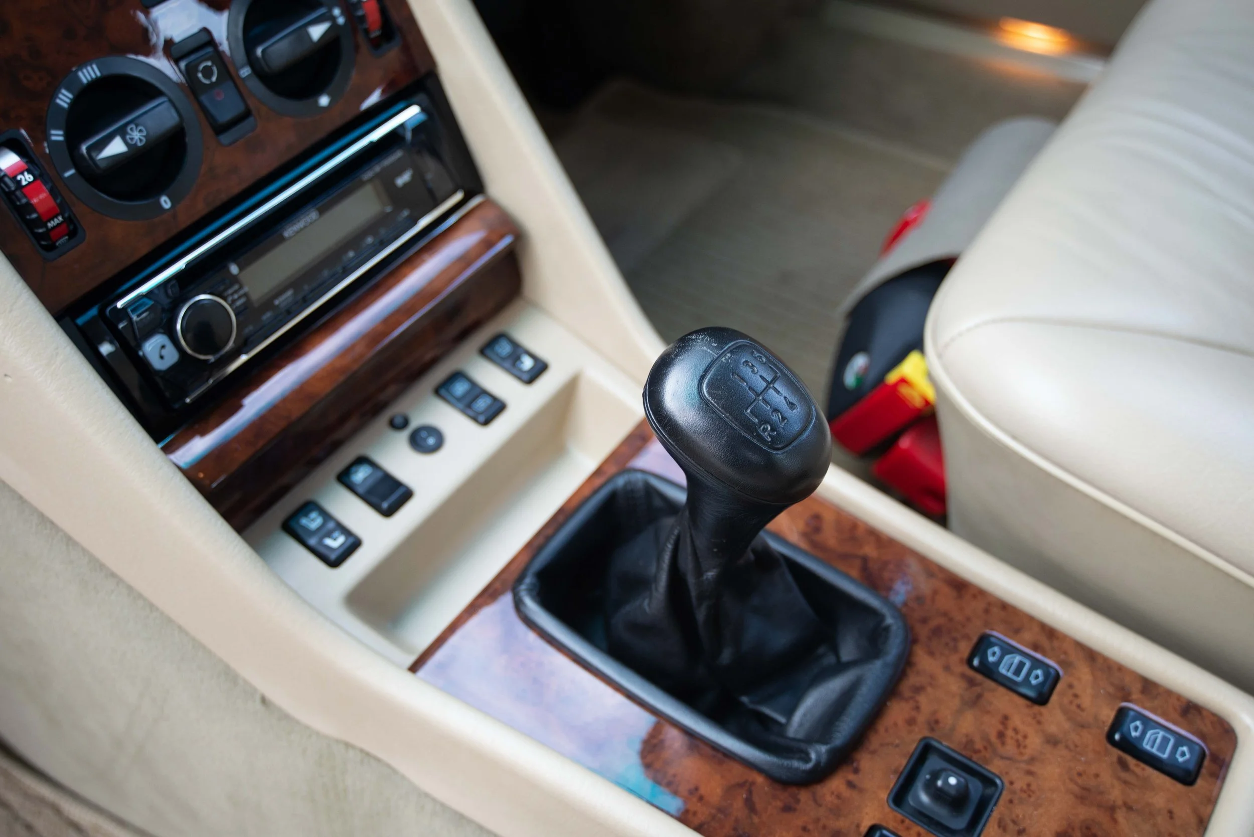 Mercedes 300SE-25.jpg