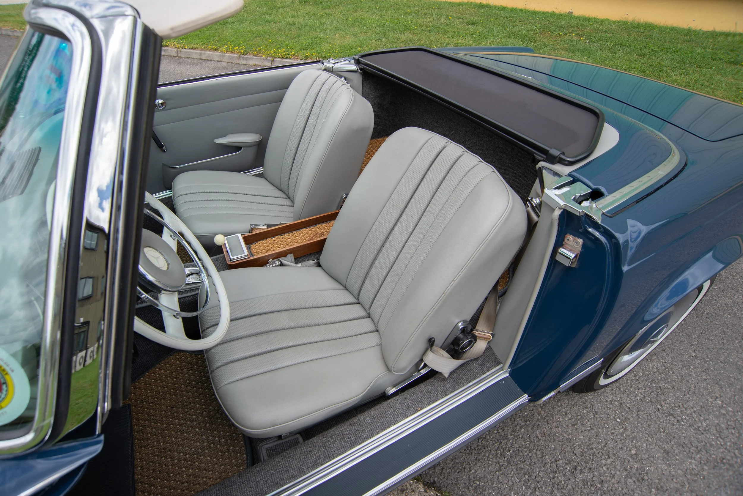 Mercedes 230SL-6.jpg