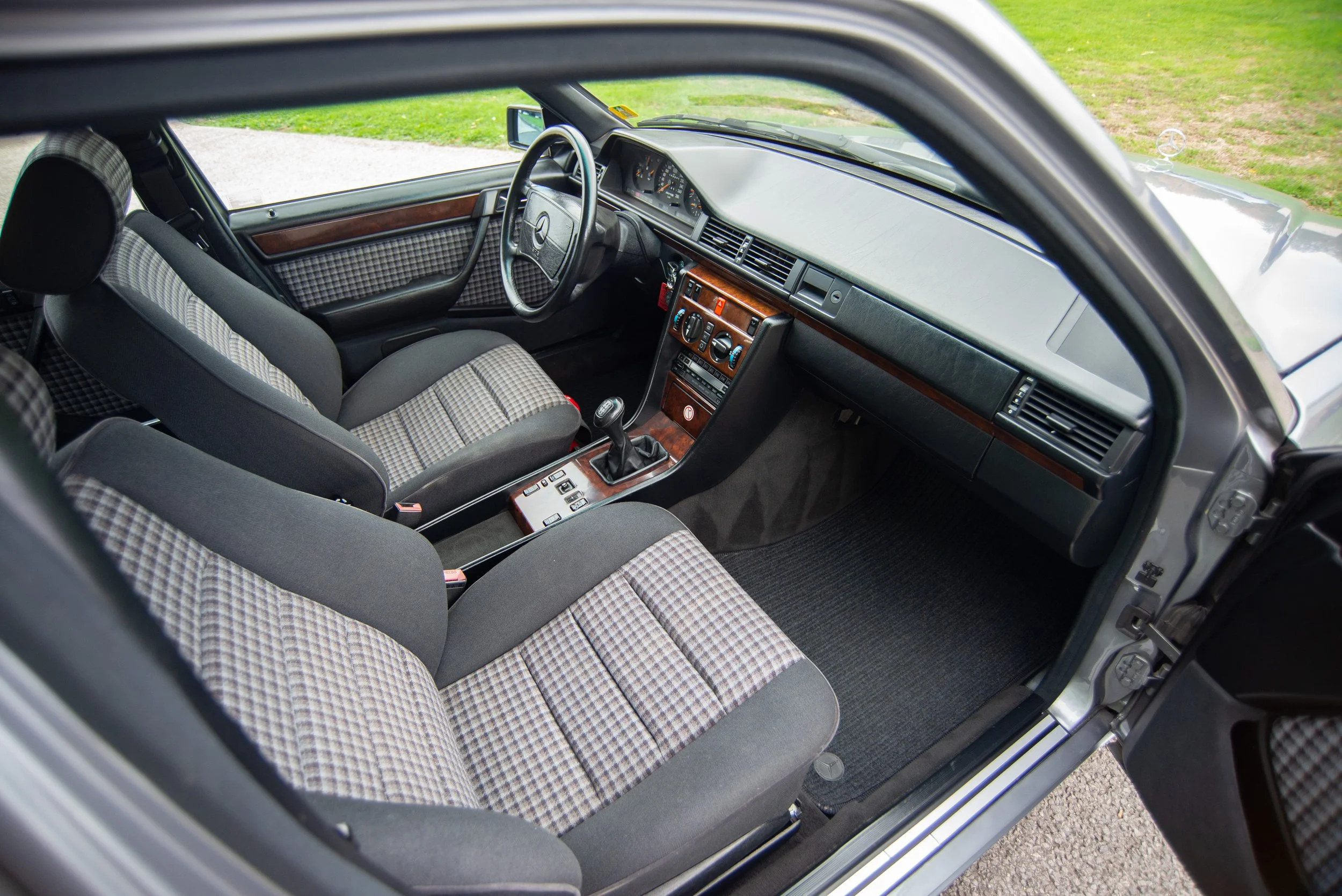 Mercedes 300E 3.4 AMG-9.jpg