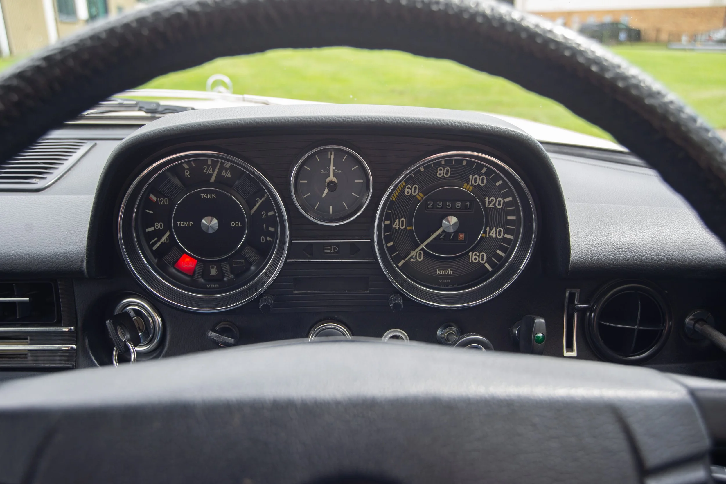 Mercedes 240D.jpg
