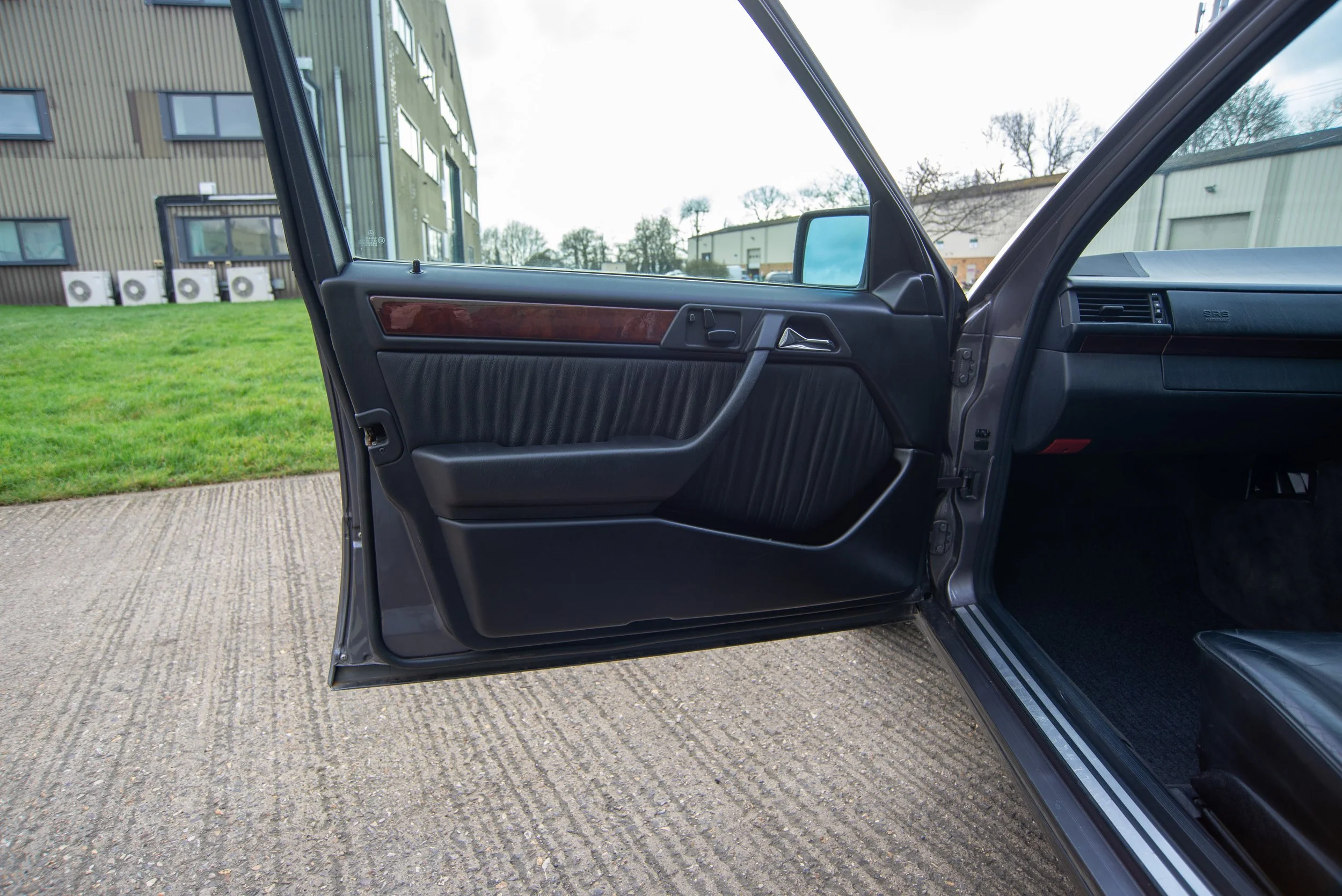 Mercedes E280-13.jpg