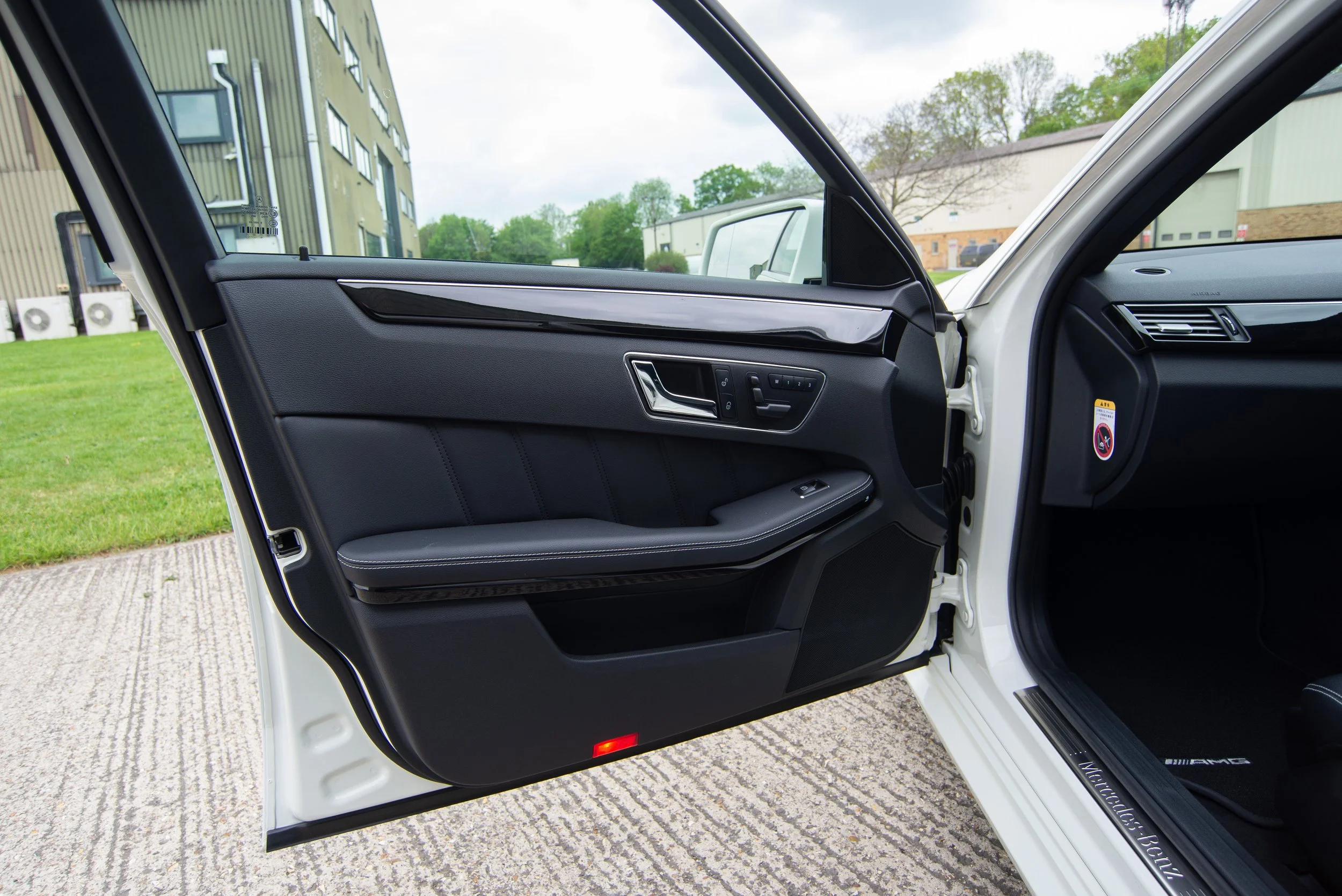 Mercedes E350 Estate-11.jpg