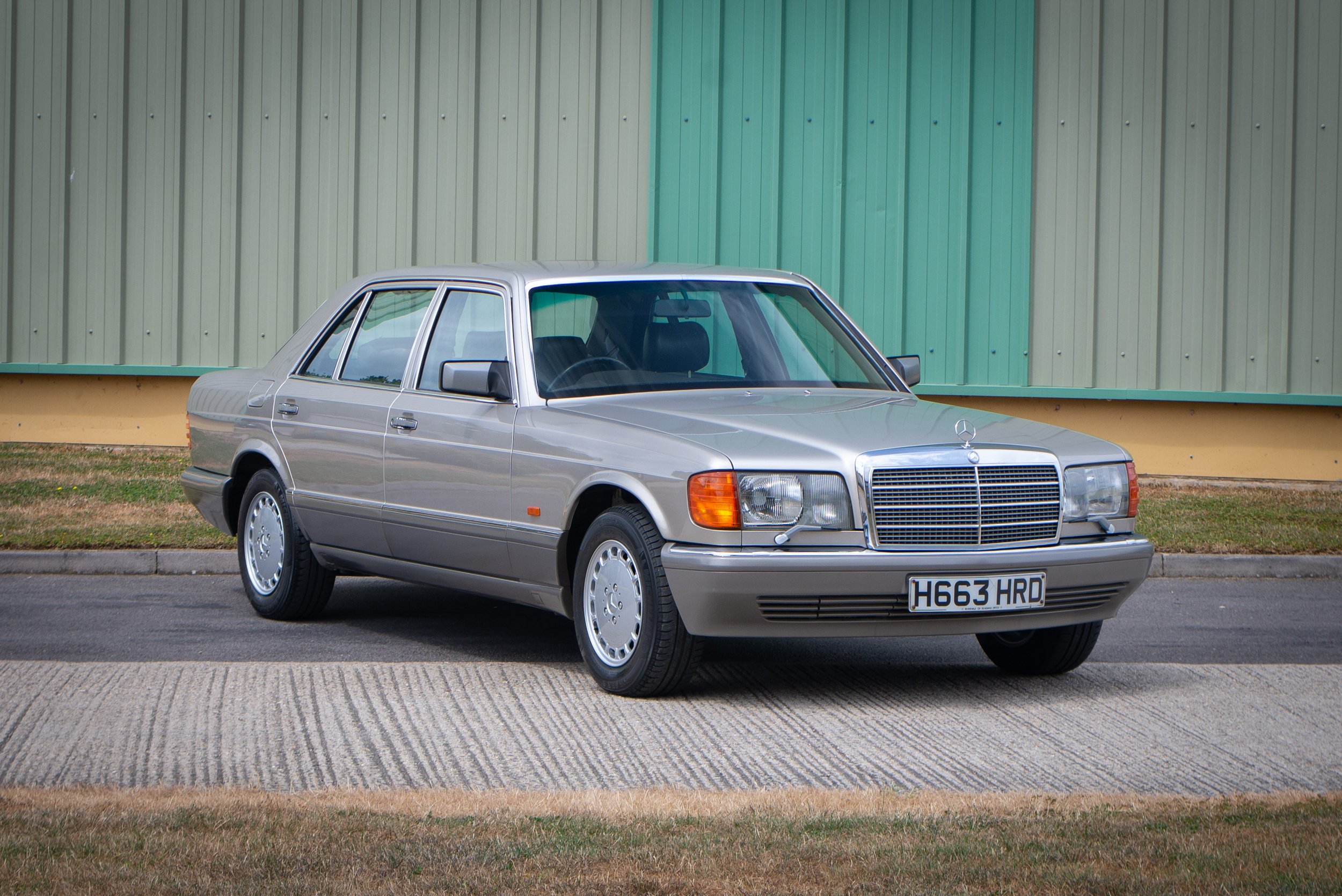Mercedes 300SEL-25.jpg
