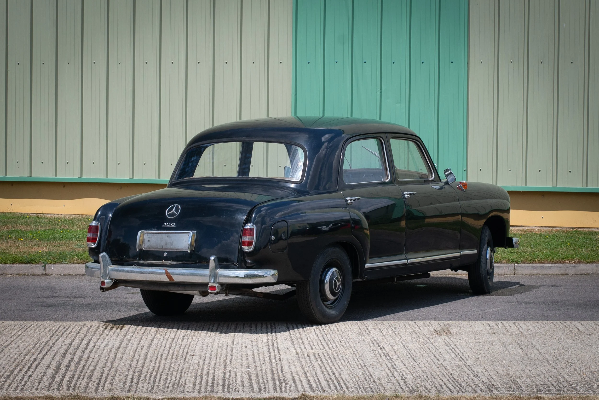 Mercedes 180-29.jpg