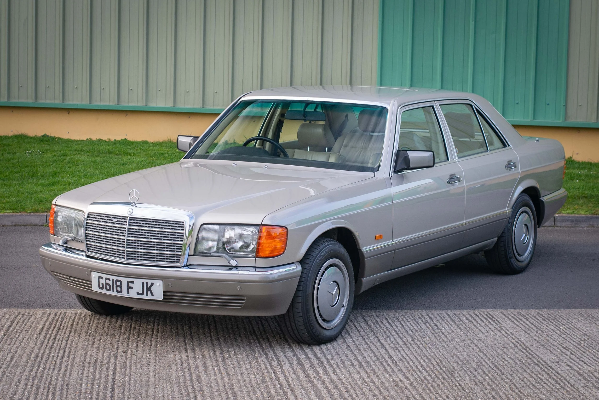 Mercedes 300SE-11.jpg