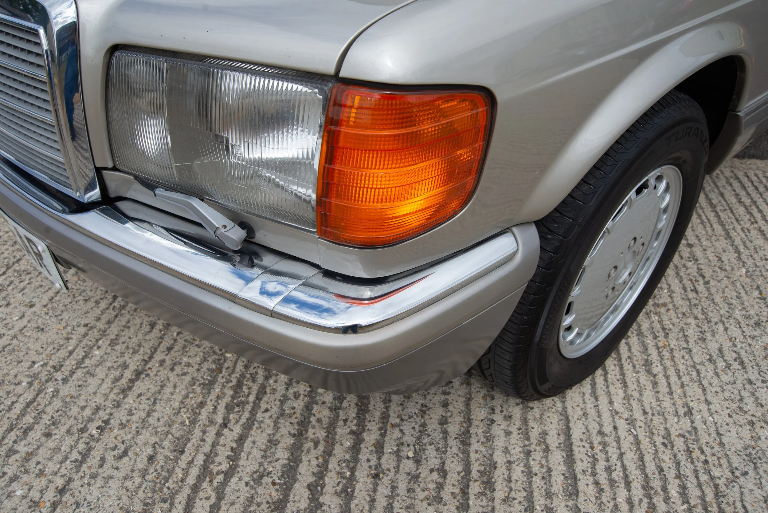 Mercedes 560SEL-24.jpg