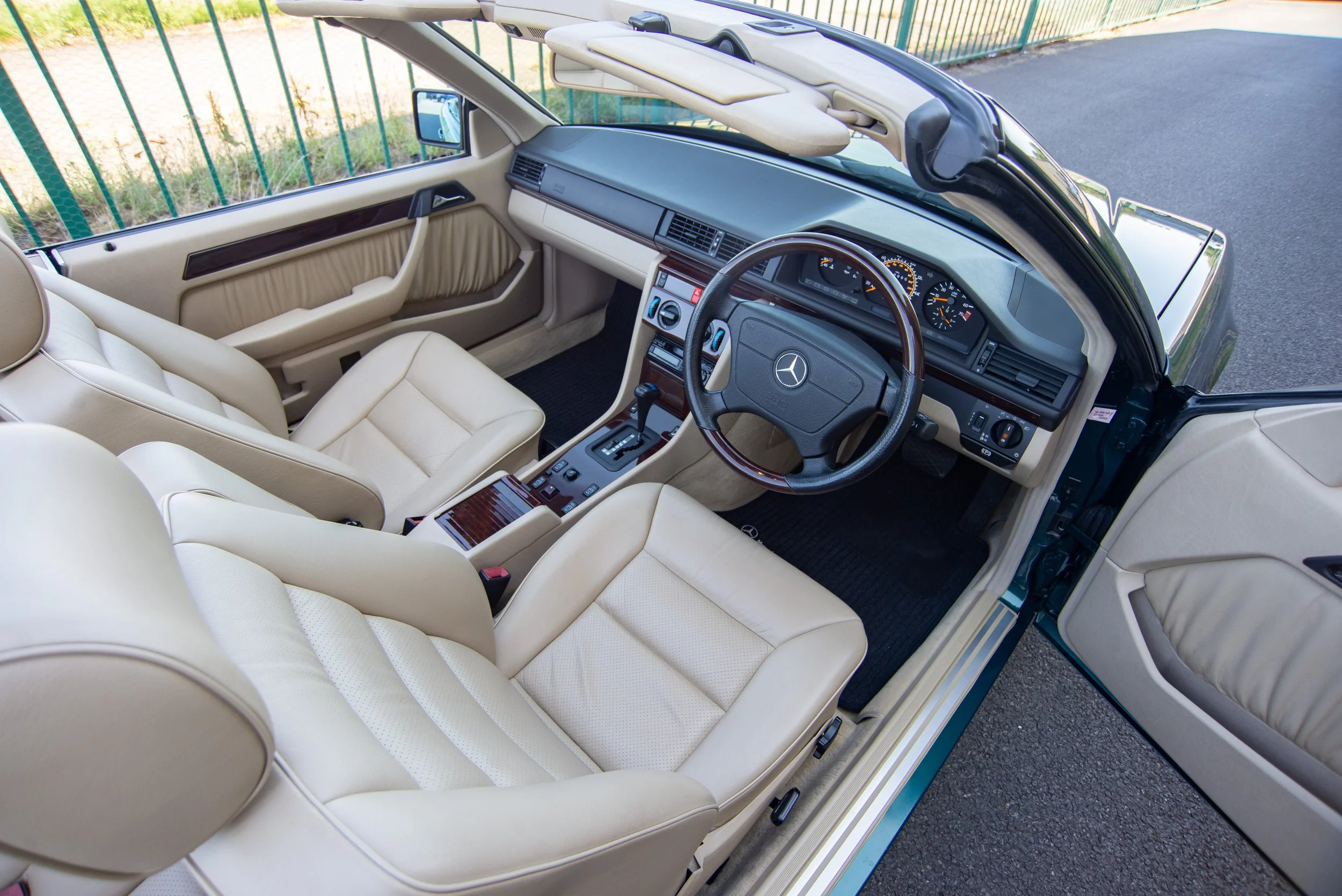 Mercedes E320 Cabriolet2.jpg