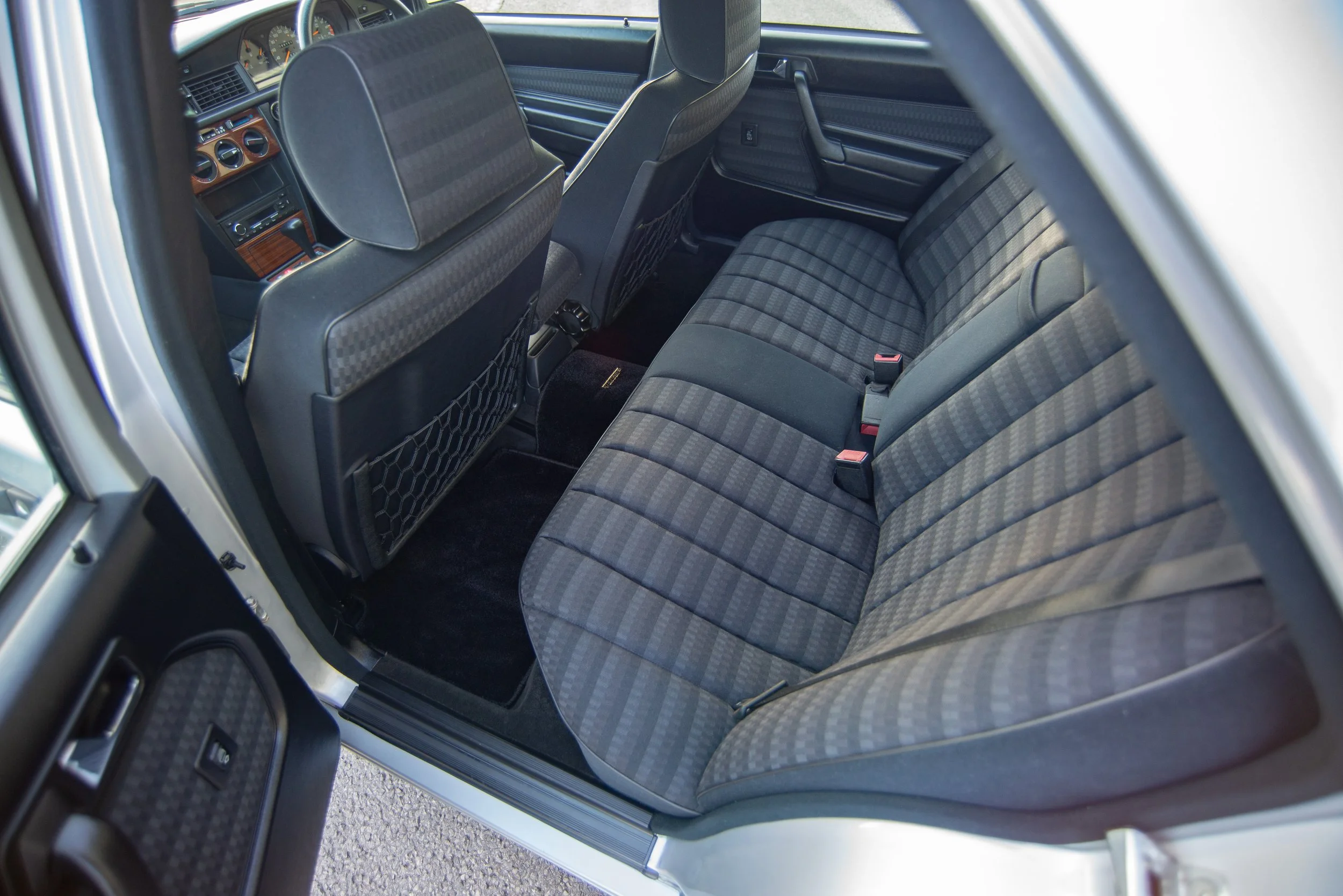 Mercedes 190E 2.0-6.jpg