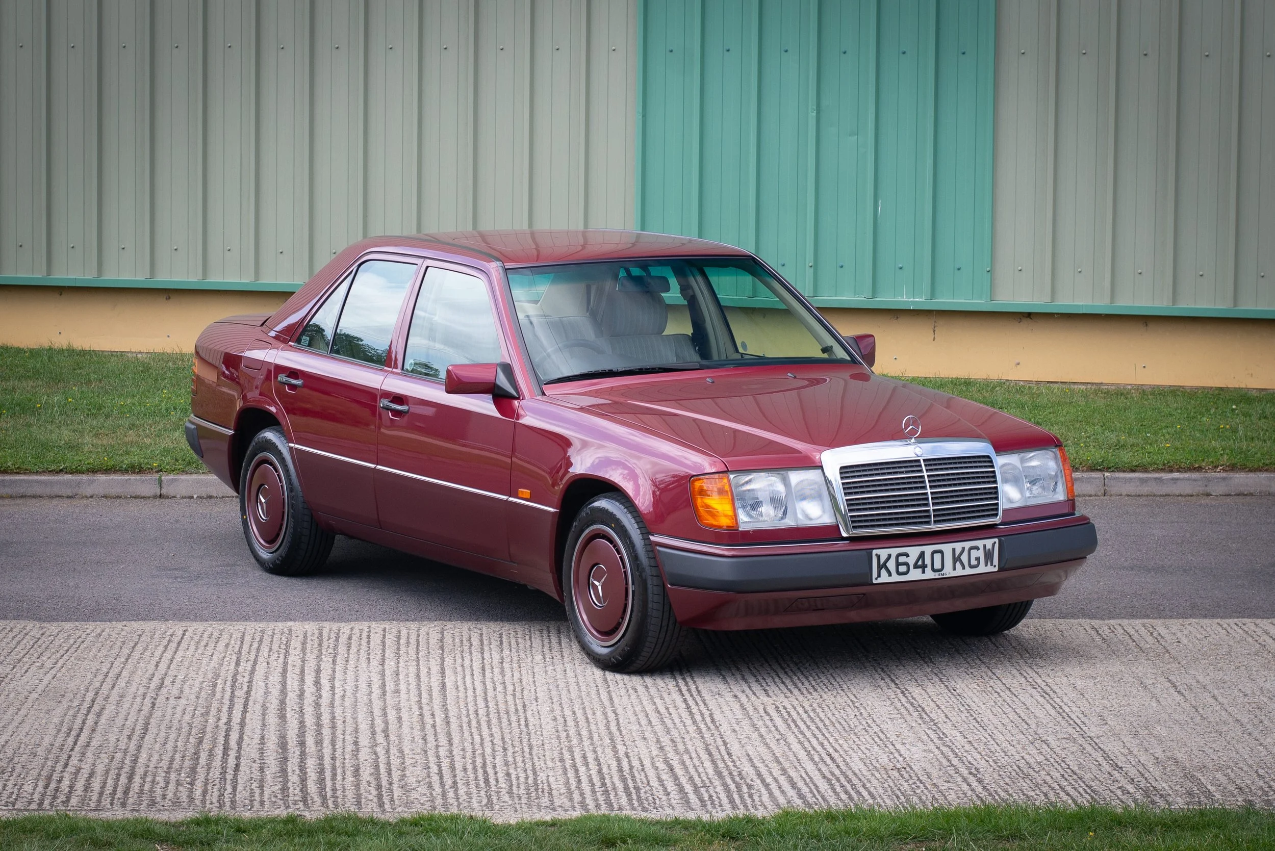 Mercedes 200E-24.jpg
