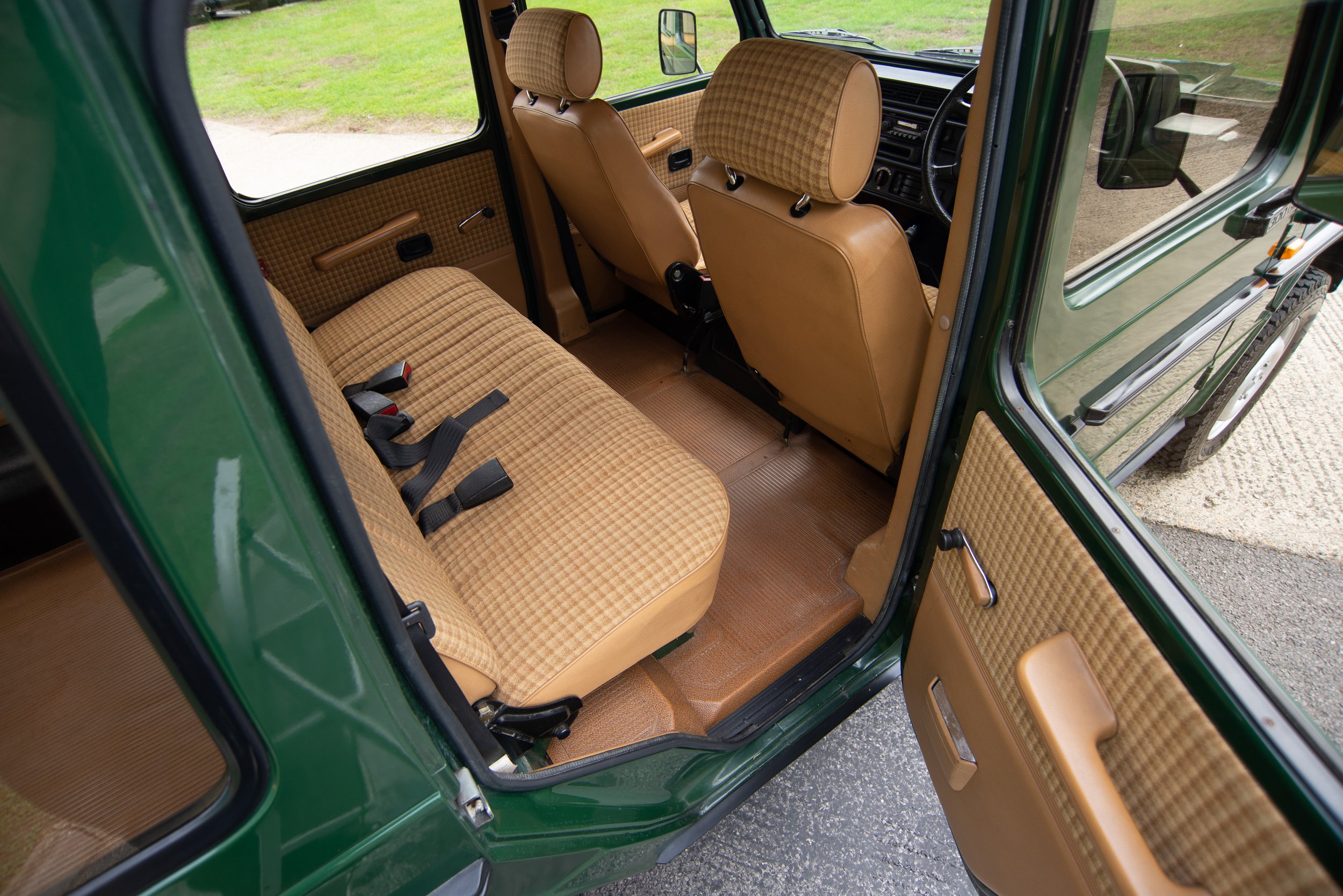 Mercedes 300GD-3.jpg
