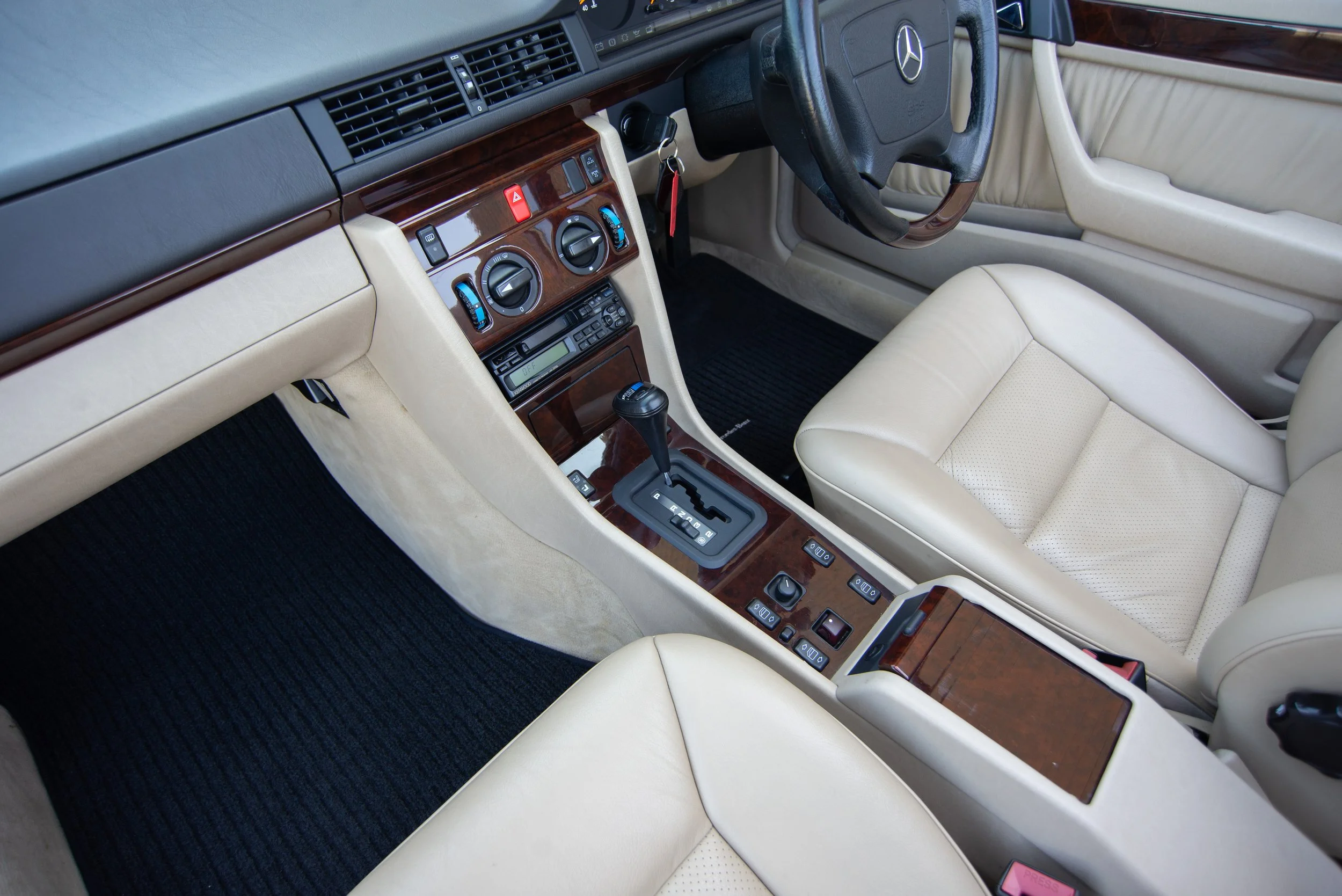 Mercedes E320 Cabriolet2-6.jpg