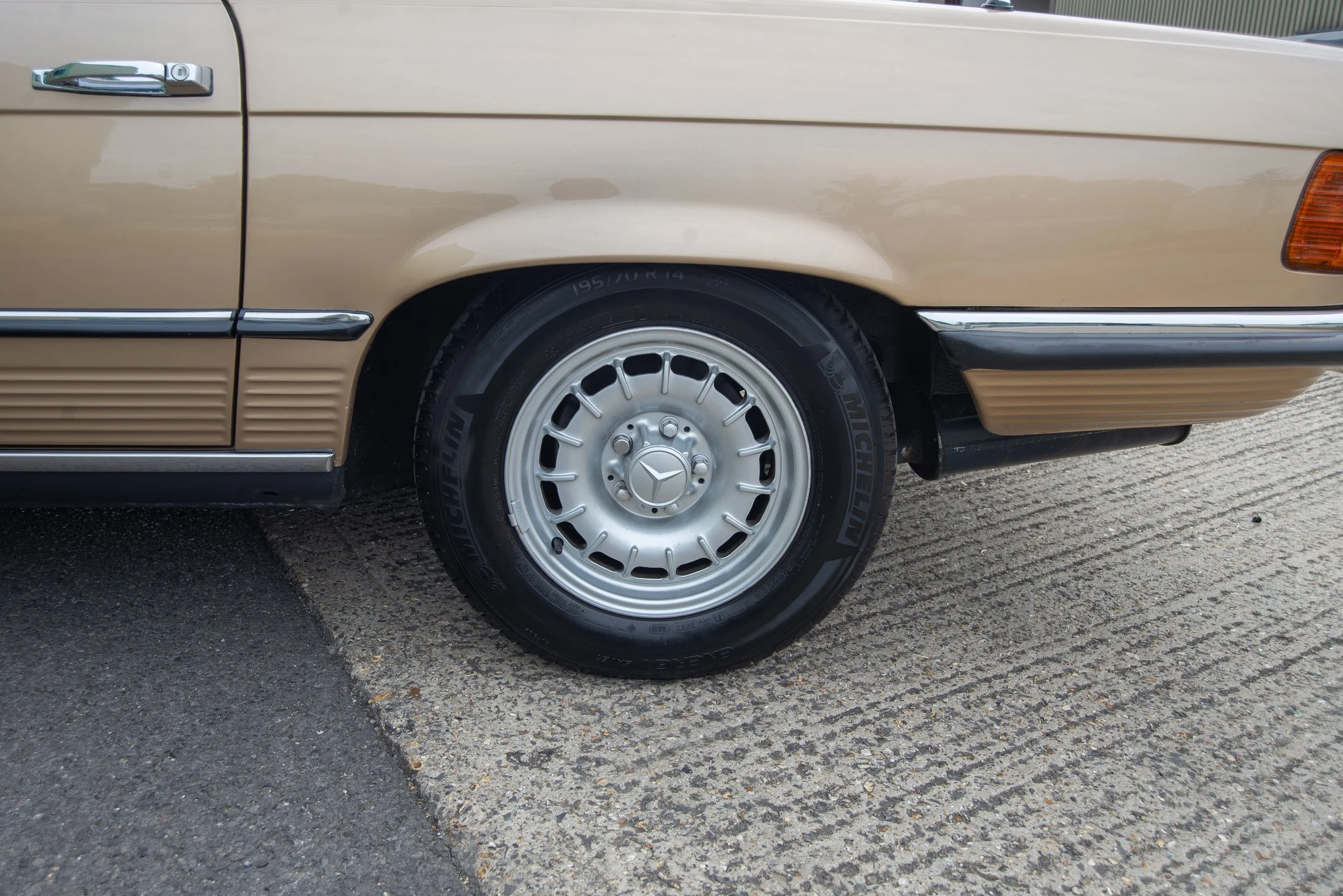 Mercedes 280SL-13.jpg