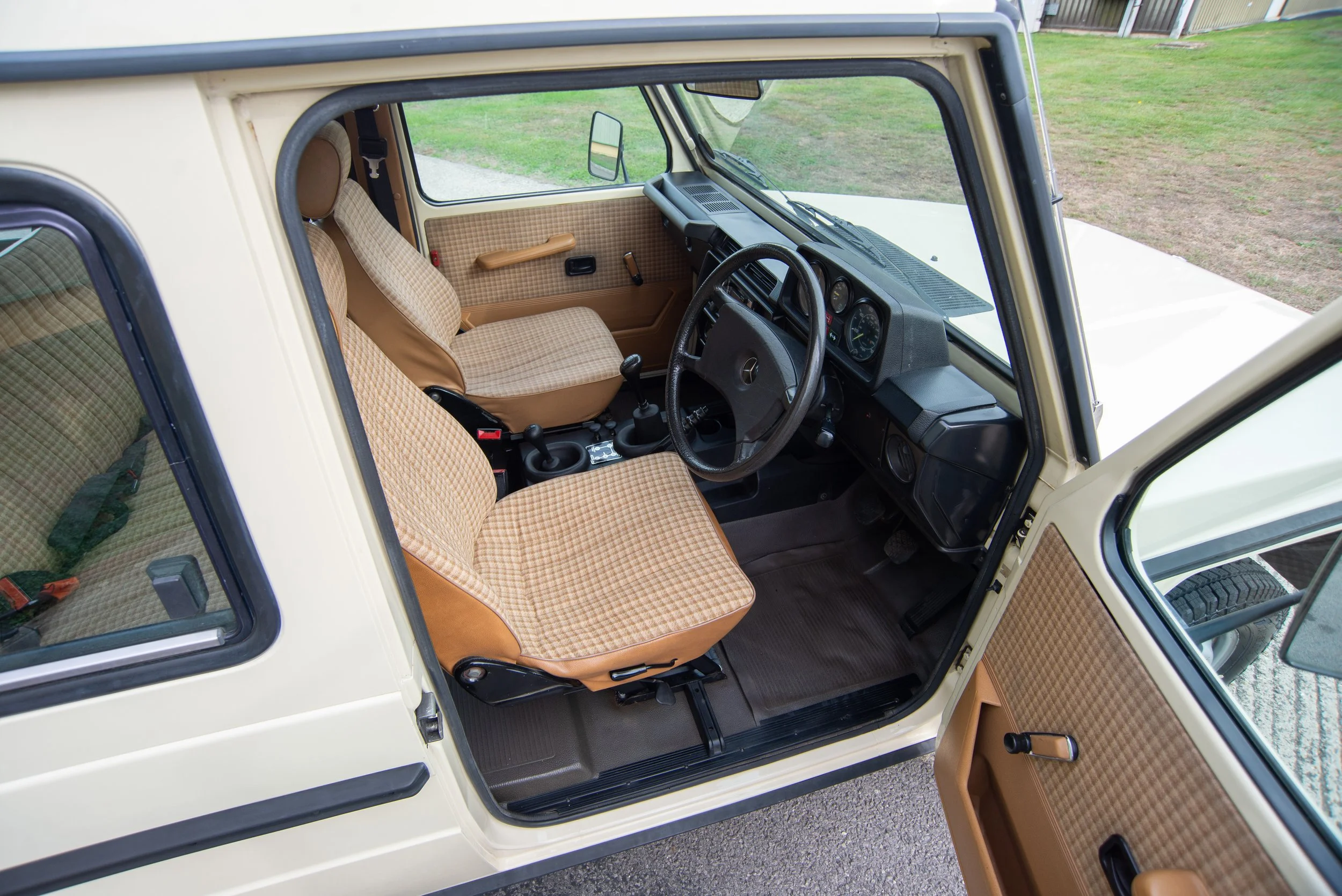 Mercedes 230GE-4.jpg