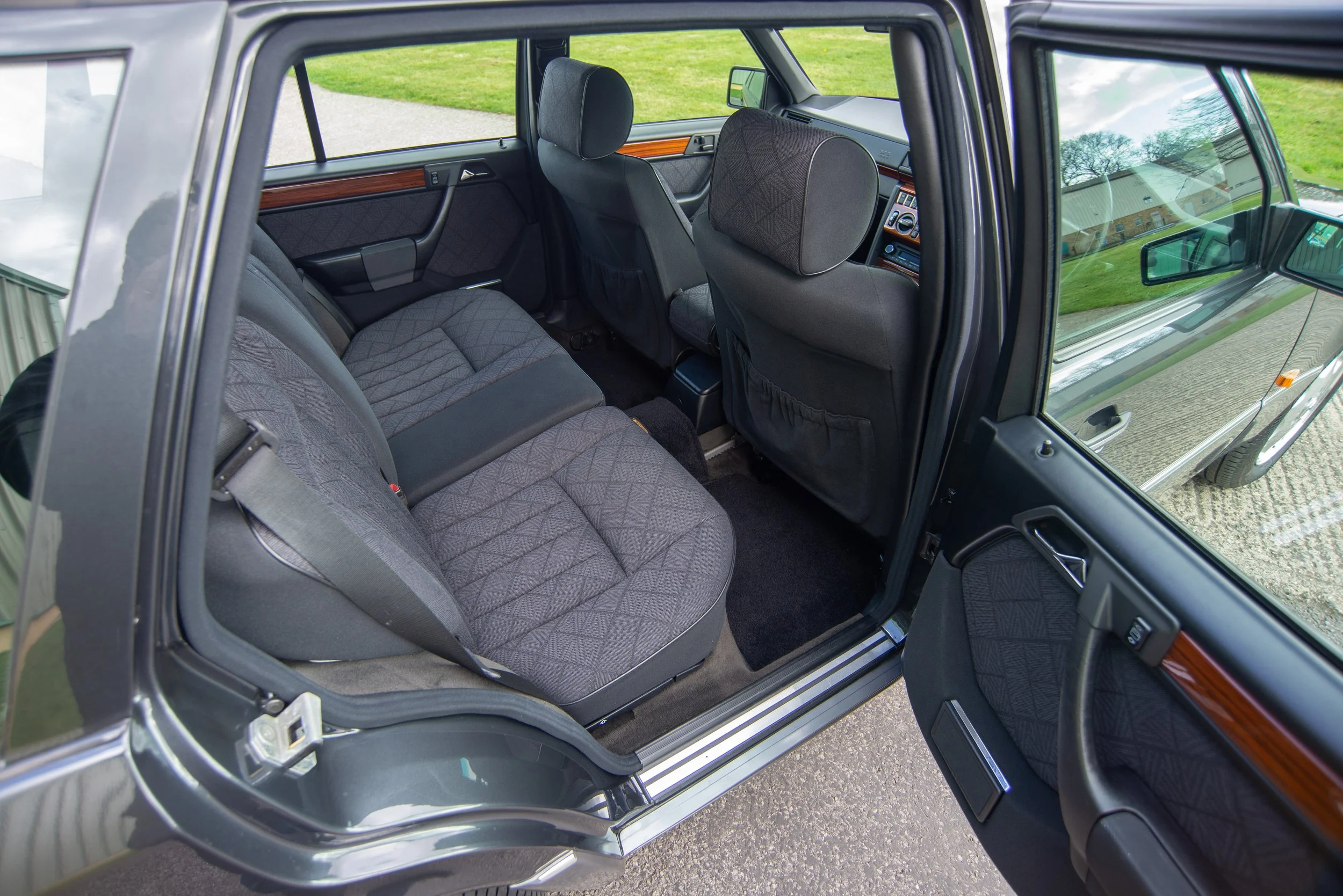 Mercedes E280 Estate-8.jpg