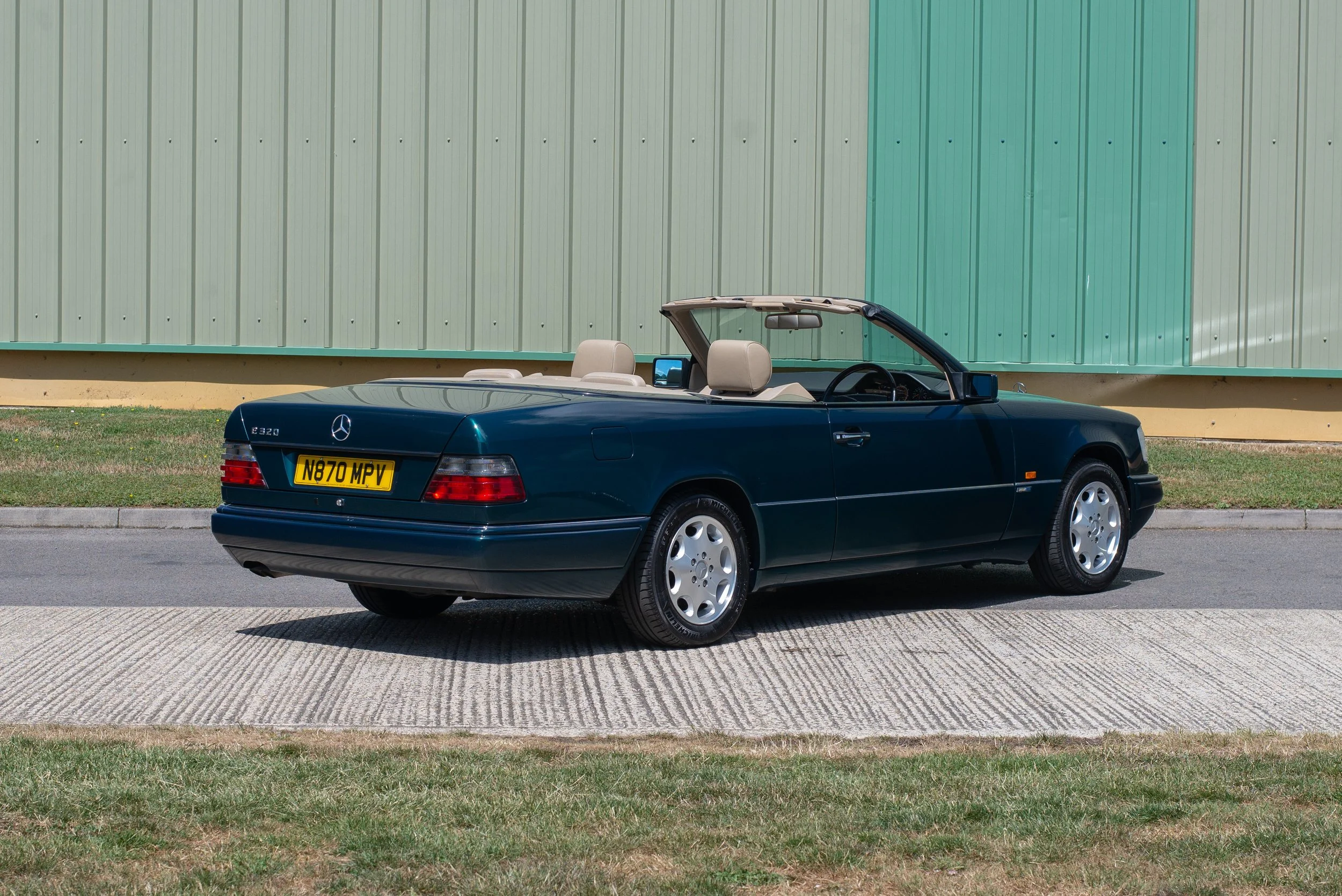 Mercedes E320 Cabriolet-12.jpg